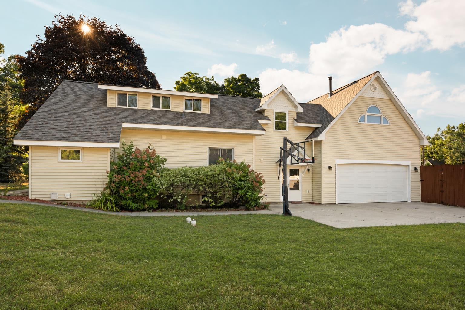 Photo 2 of Single family home for sale at 202 Seventeenth St, Traverse City City Grand Traverse, MI 49684 | MLS# 78080073021 | Listing updated on 2026-10-03