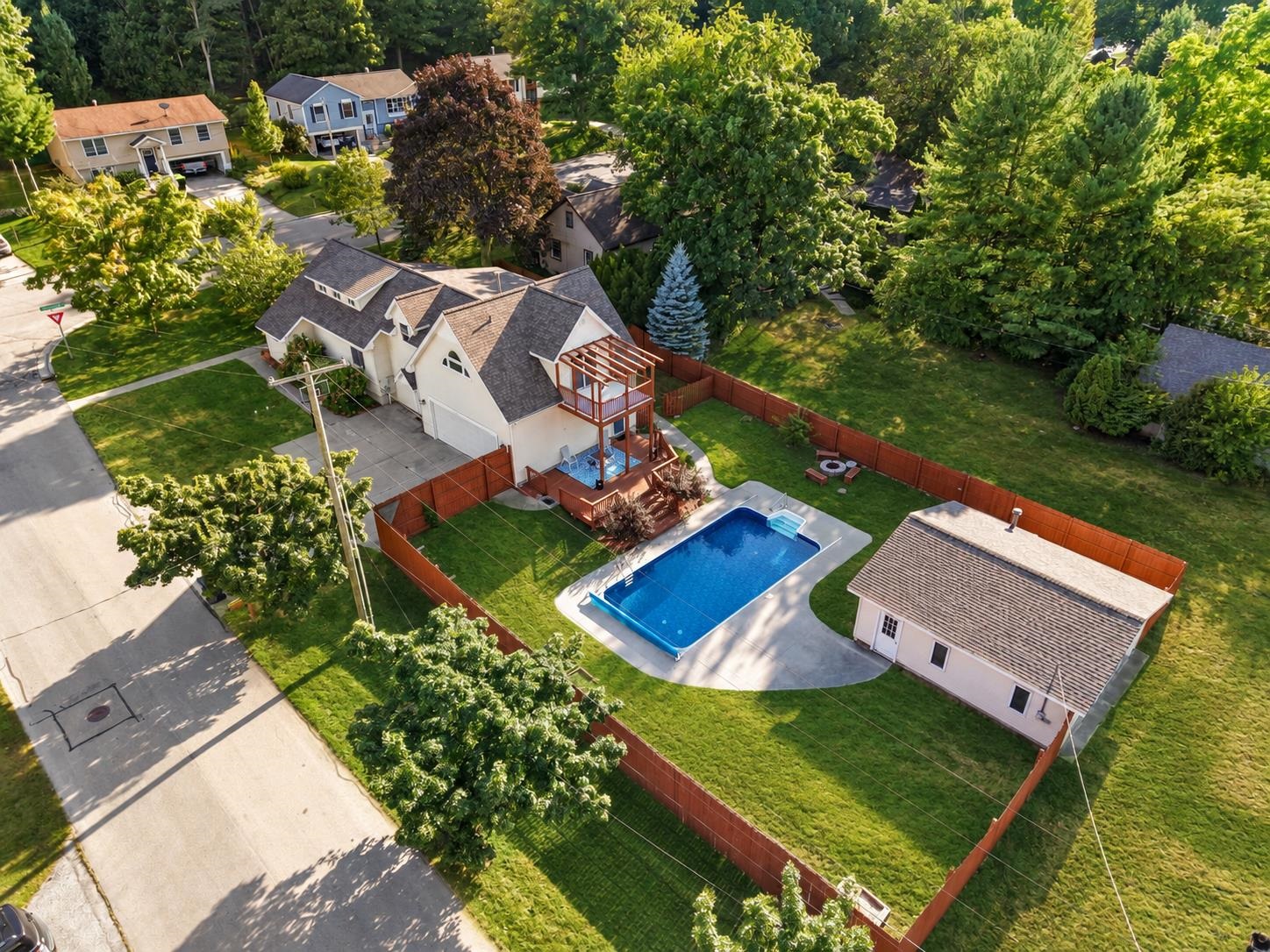 Photo 3 of Single family home for sale at 202 Seventeenth St, Traverse City City Grand Traverse, MI 49684 | MLS# 78080073021 | Listing updated on 2026-10-03
