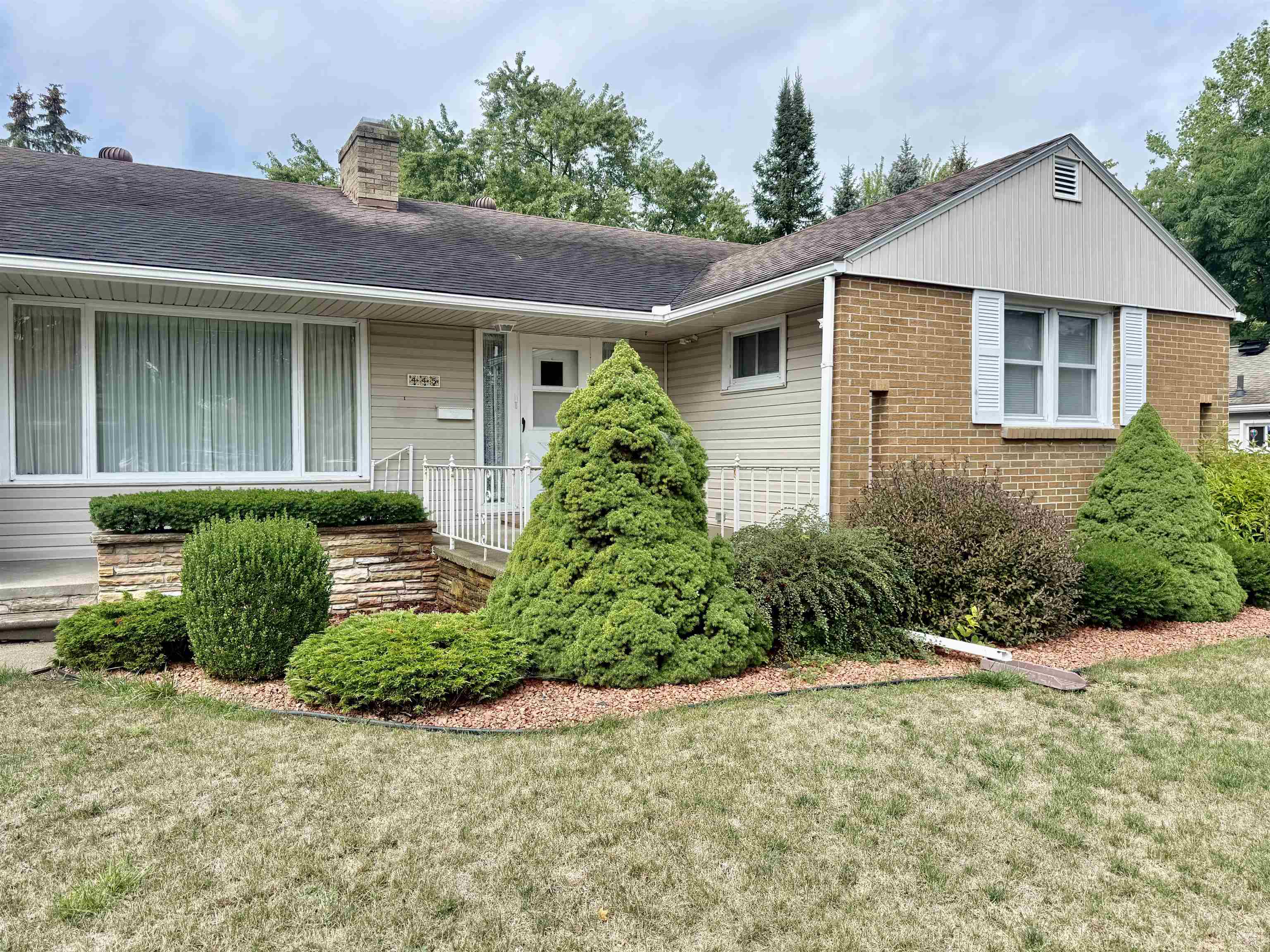 Photo 2 of Single family home for sale at 445 Yale Ave, Alma, MI 48801 | MLS# 79080073064 | Listing updated on 2026-10-06