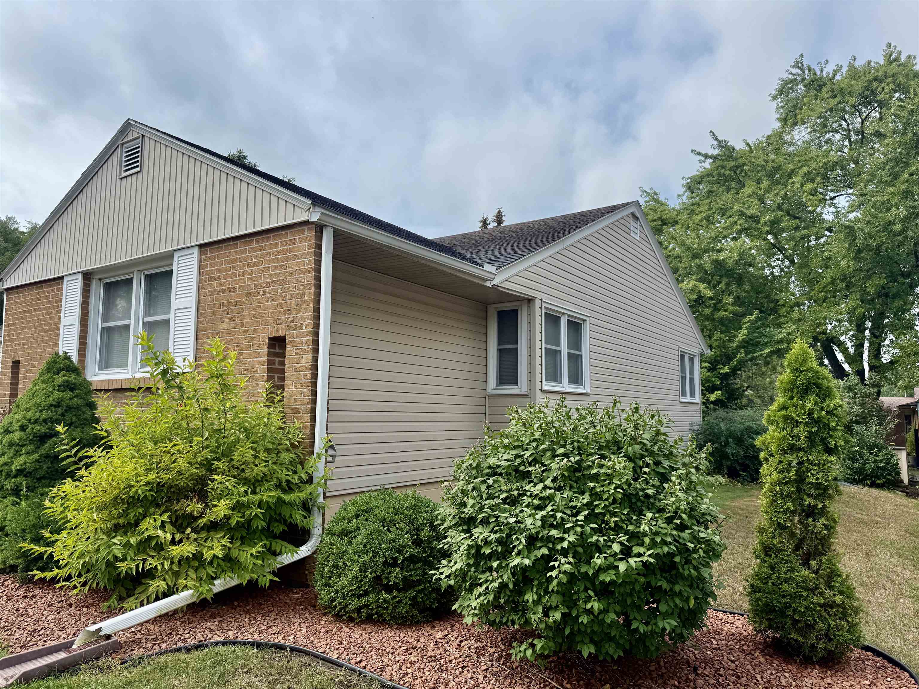Photo 3 of Single family home for sale at 445 Yale Ave, Alma, MI 48801 | MLS# 79080073064 | Listing updated on 2026-10-06