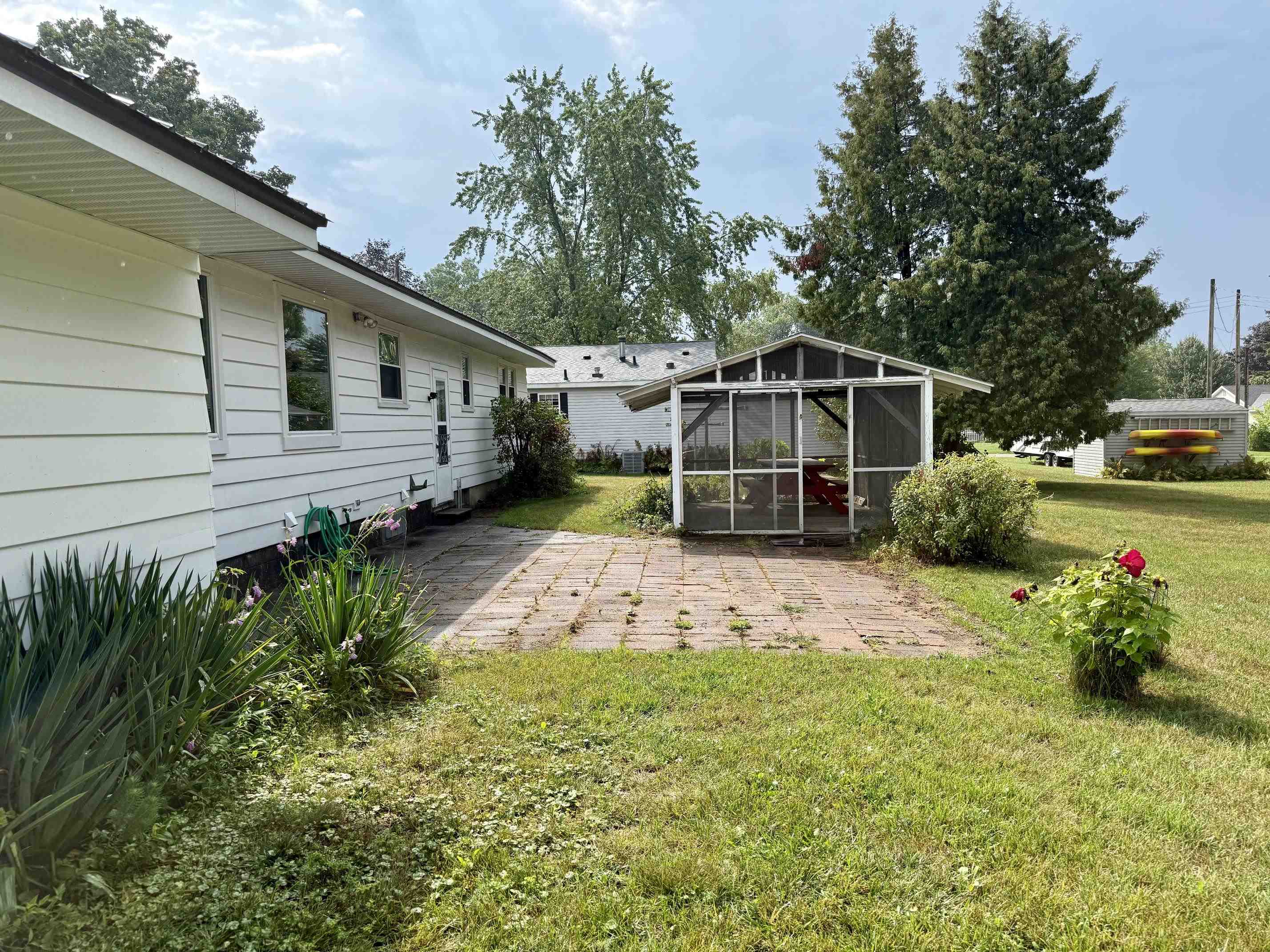 Photo 3 of Single family home for sale at 409 N Front St, Lake City, MI 49651 | MLS# 78080073067 | Listing updated on 2026-09-03