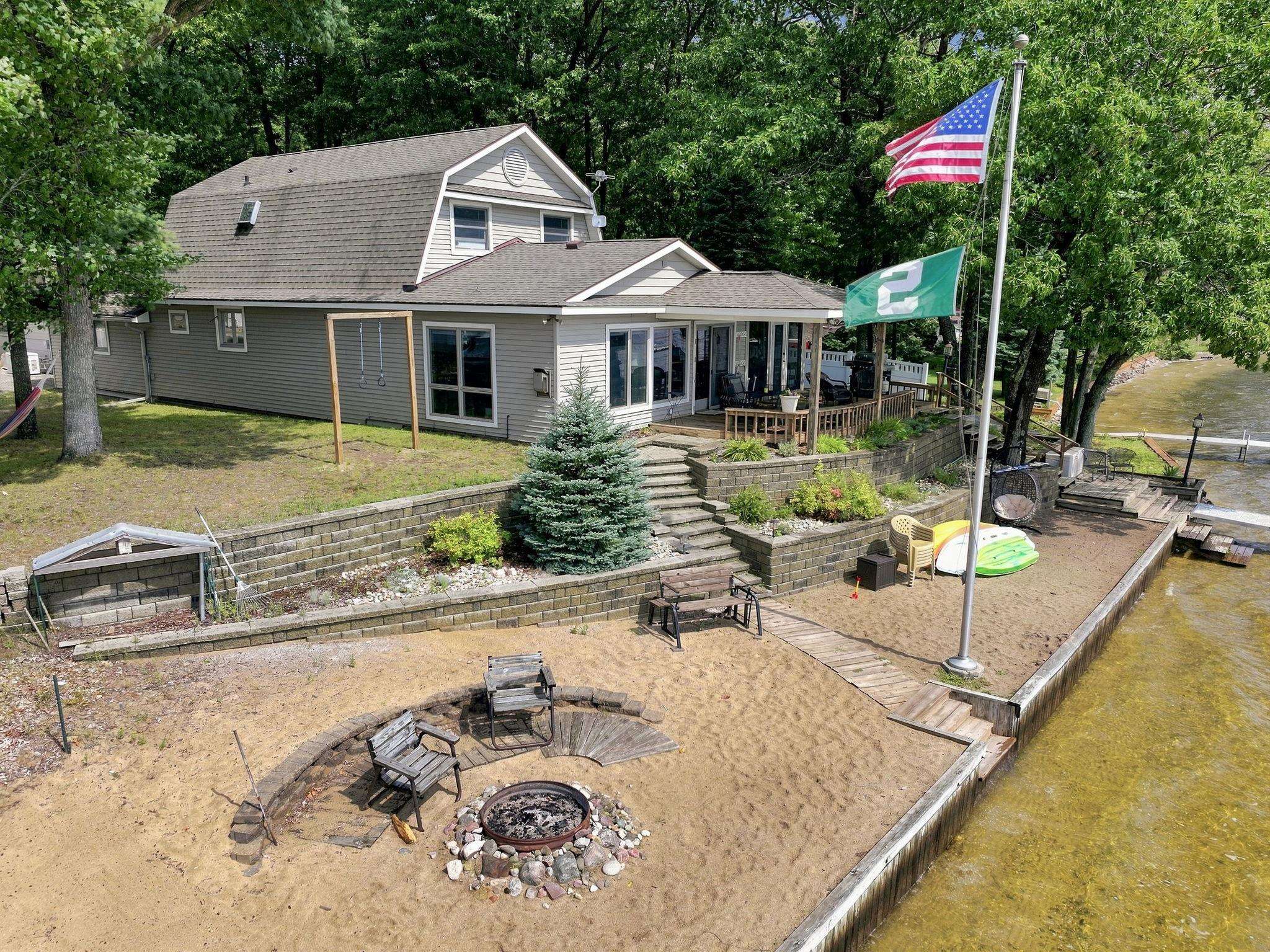 Photo 4 of Single family home for sale at 9171 W Oak Dr, Lake City, MI 49651 | MLS# 78080073107 | Listing updated on 2026-09-04