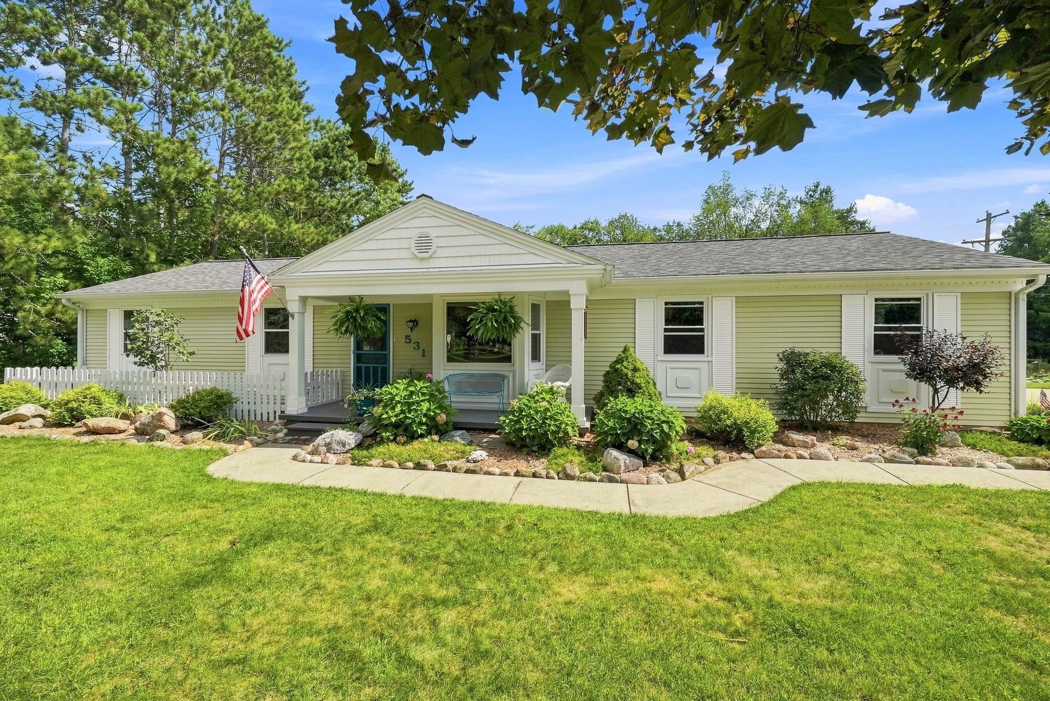 Photo 1 of Single family home for sale at 531 S Houghton St, Lake City, MI 49651 | MLS# 78080073158 | Listing updated on 2026-09-05