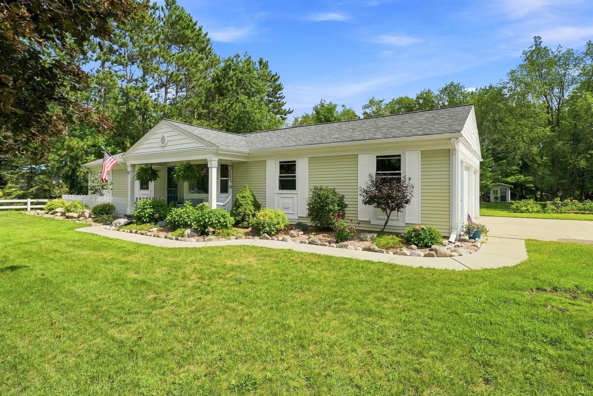 Photo 2 of Single family home for sale at 531 S Houghton St, Lake City, MI 49651 | MLS# 78080073158 | Listing updated on 2026-09-05