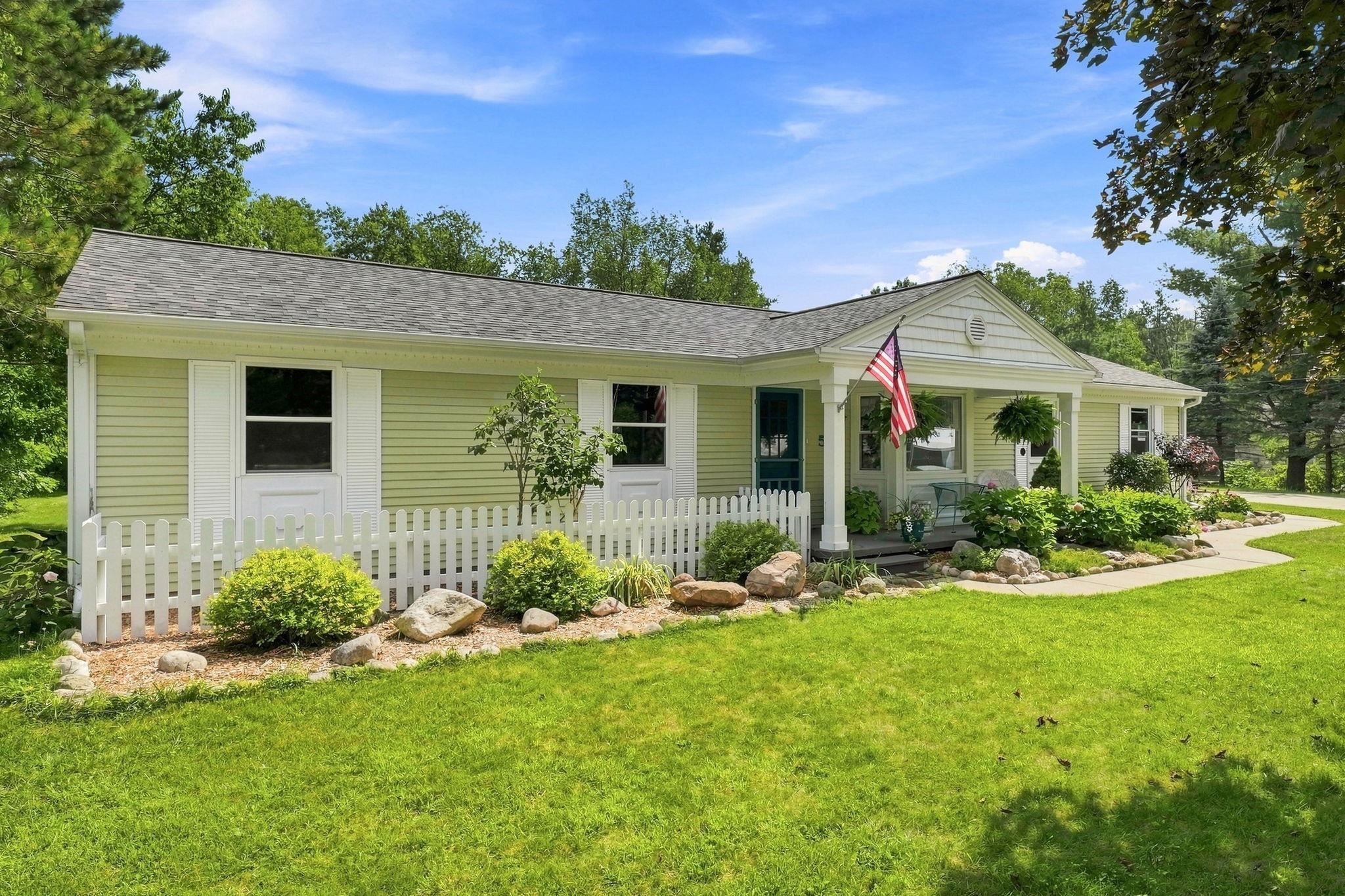 Photo 3 of Single family home for sale at 531 S Houghton St, Lake City, MI 49651 | MLS# 78080073158 | Listing updated on 2026-09-05