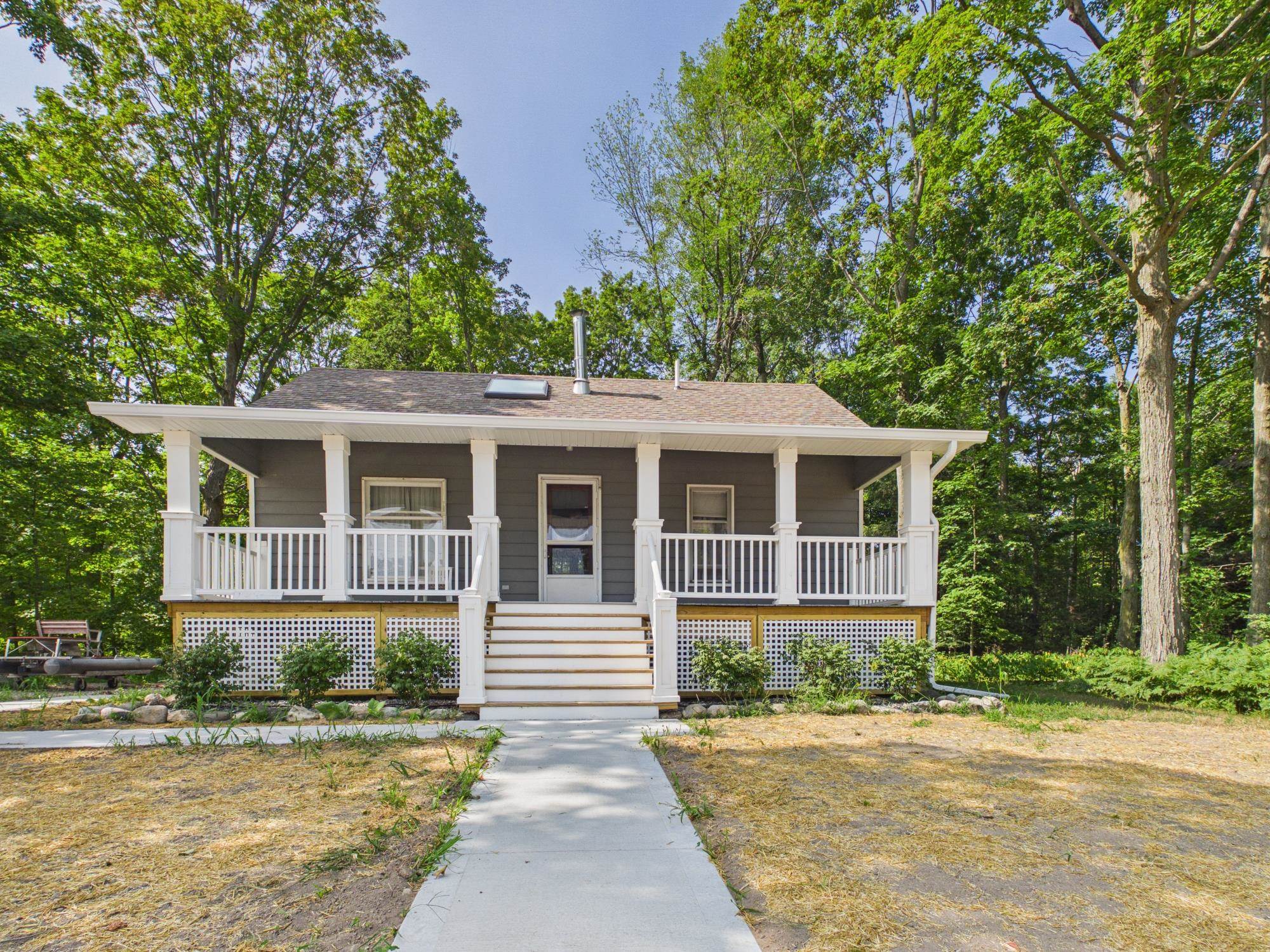 Photo 3 of Single family home for sale at 10189 N Shore Dr, Northport, MI 49670 | MLS# 78080073179 | Listing updated on 2026-09-04