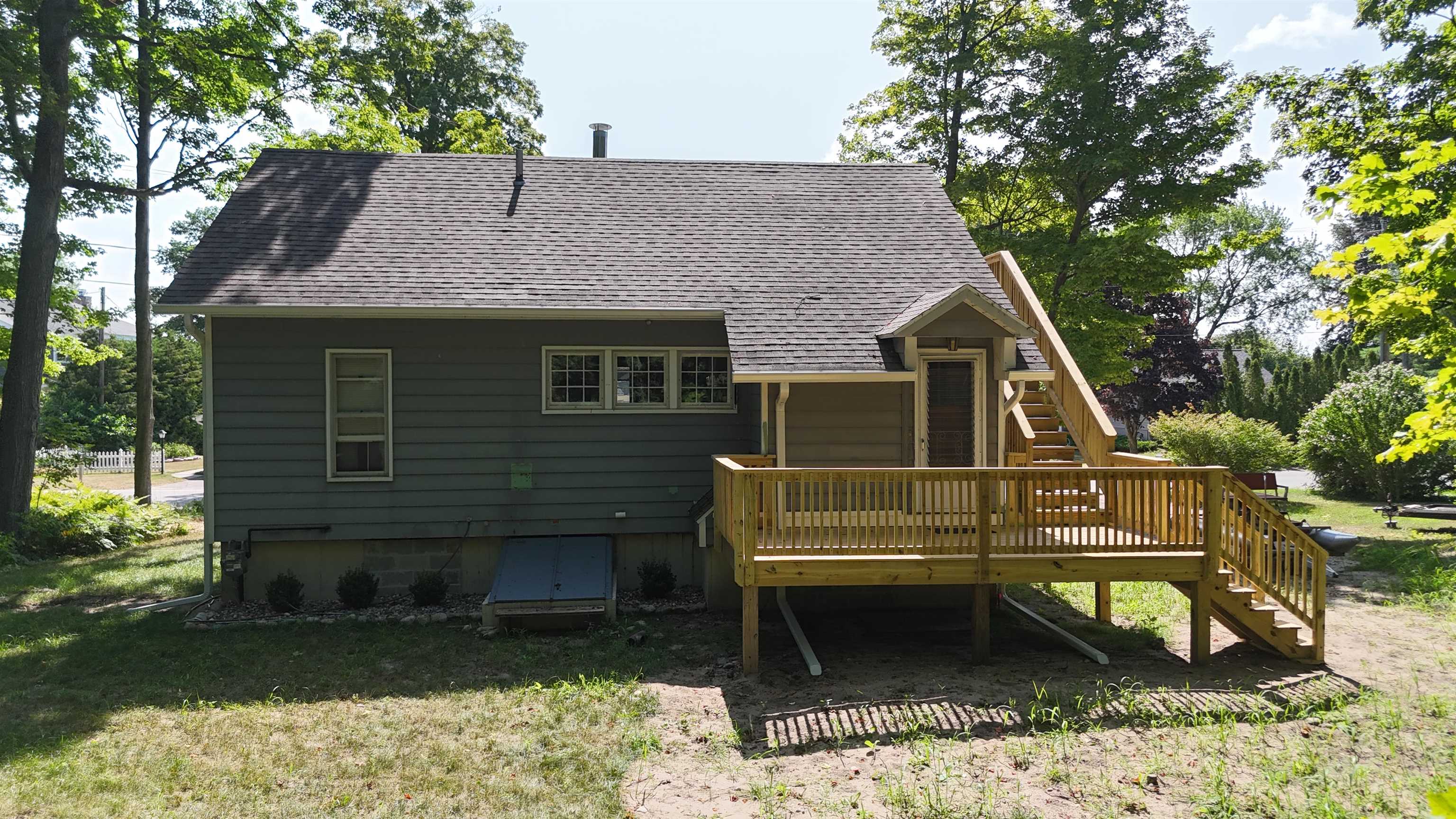 Photo 26 of Single family home for sale at 10189 N Shore Dr, Northport, MI 49670 | MLS# 78080073179 | Listing updated on 2026-09-04