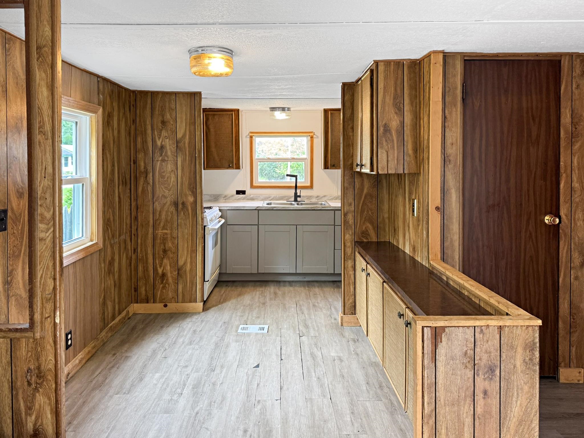Photo 3 of Single family home for sale at 197 Arbutus Ave, Cadillac, MI 49601 | MLS# 78080073327 | Listing updated on 2026-09-16