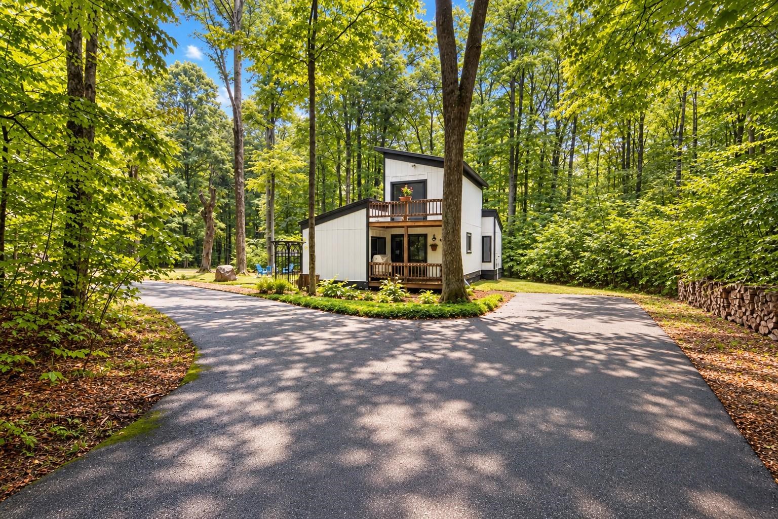 Photo 2 of Single family home for sale at 6535 Undervalden Dr, Bellaire, MI 49615 | MLS# 78080073338 | Listing updated on 2026-09-30