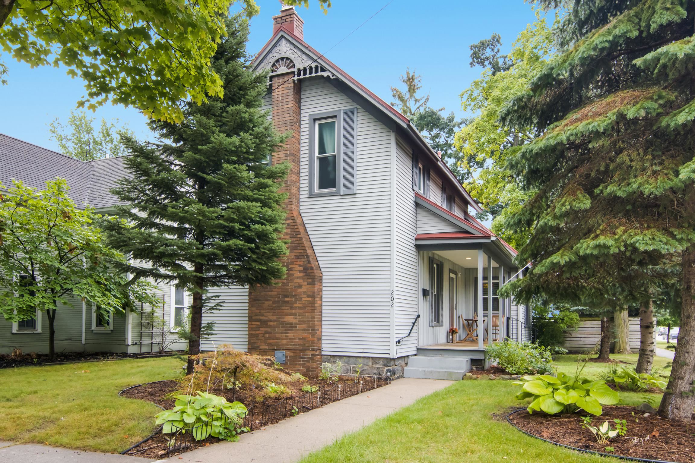 Photo 1 of Single family home for sale at 202 E 9th Street, Traverse City, MI 49684 | MLS# 78080073355 | Listing updated on 2026-09-15