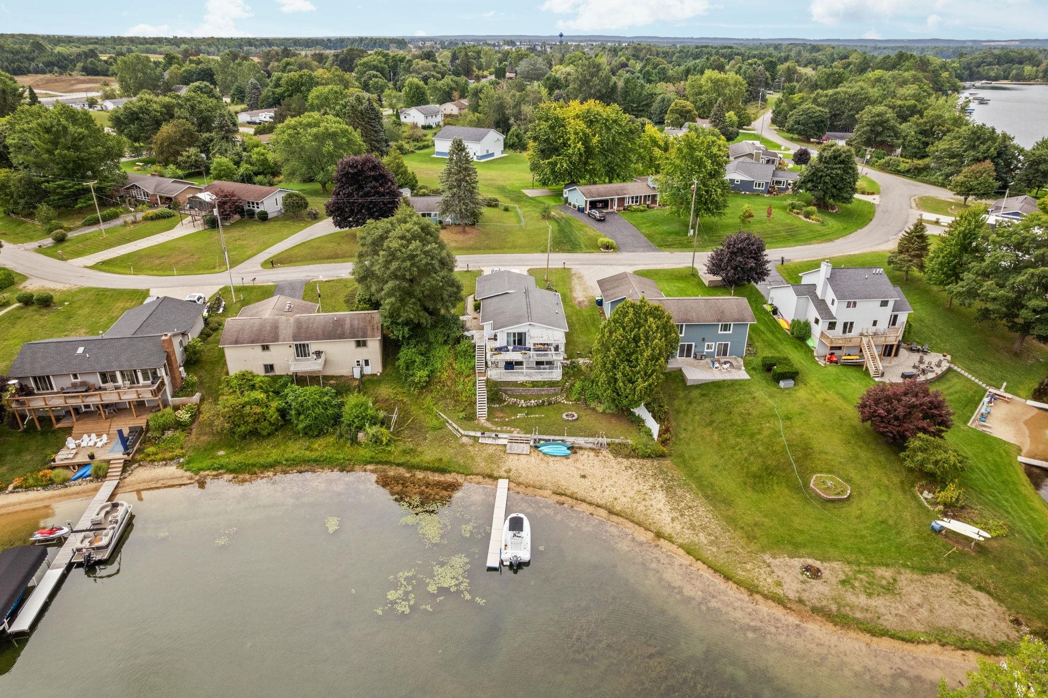 Photo 1 of Single family home for sale at 5176 Highland Dr, Traverse City, MI 49685 | MLS# 78080073370 | Listing updated on 2026-09-12