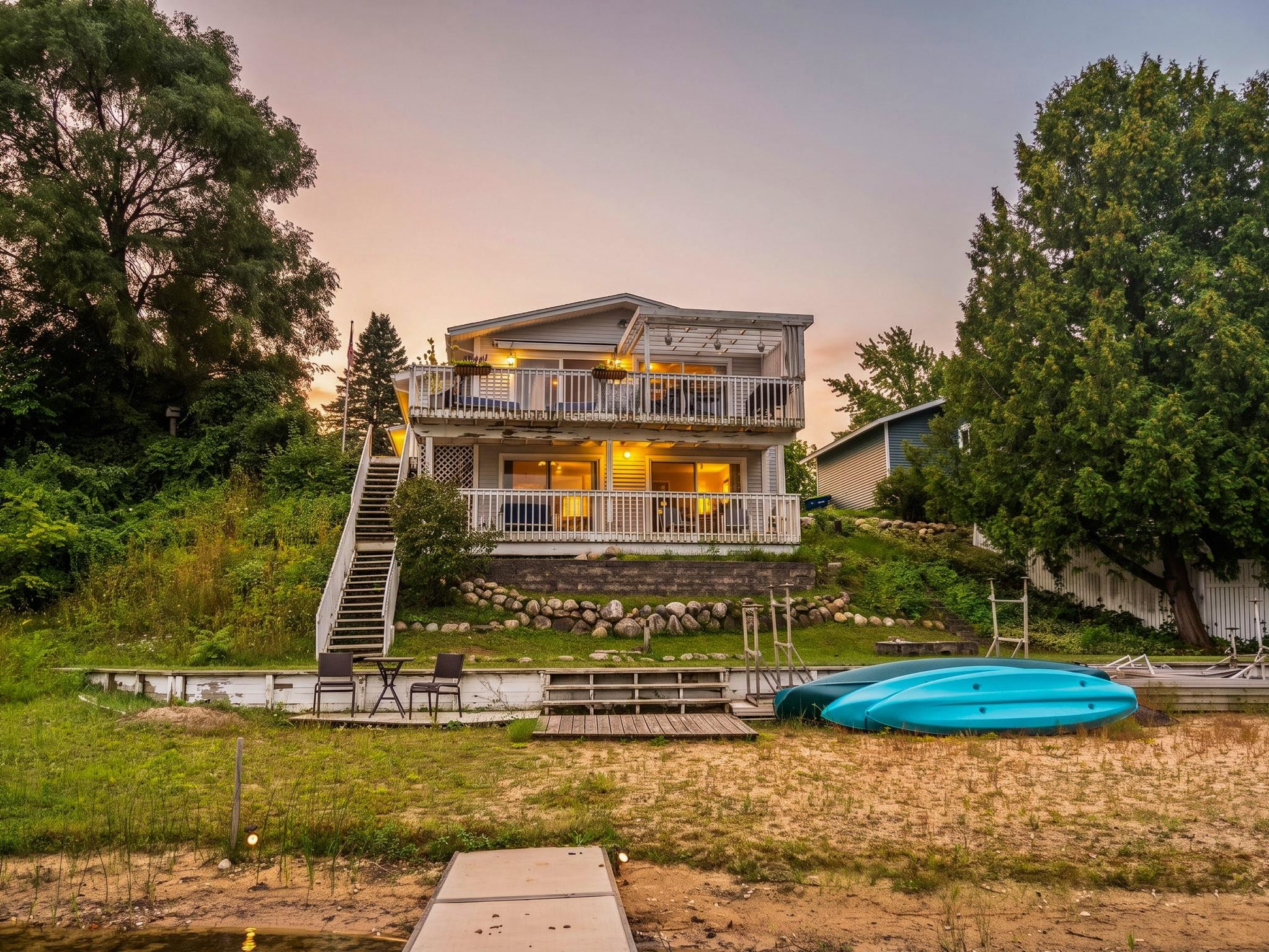 Photo 2 of Single family home for sale at 5176 Highland Dr, Traverse City, MI 49685 | MLS# 78080073370 | Listing updated on 2026-09-12