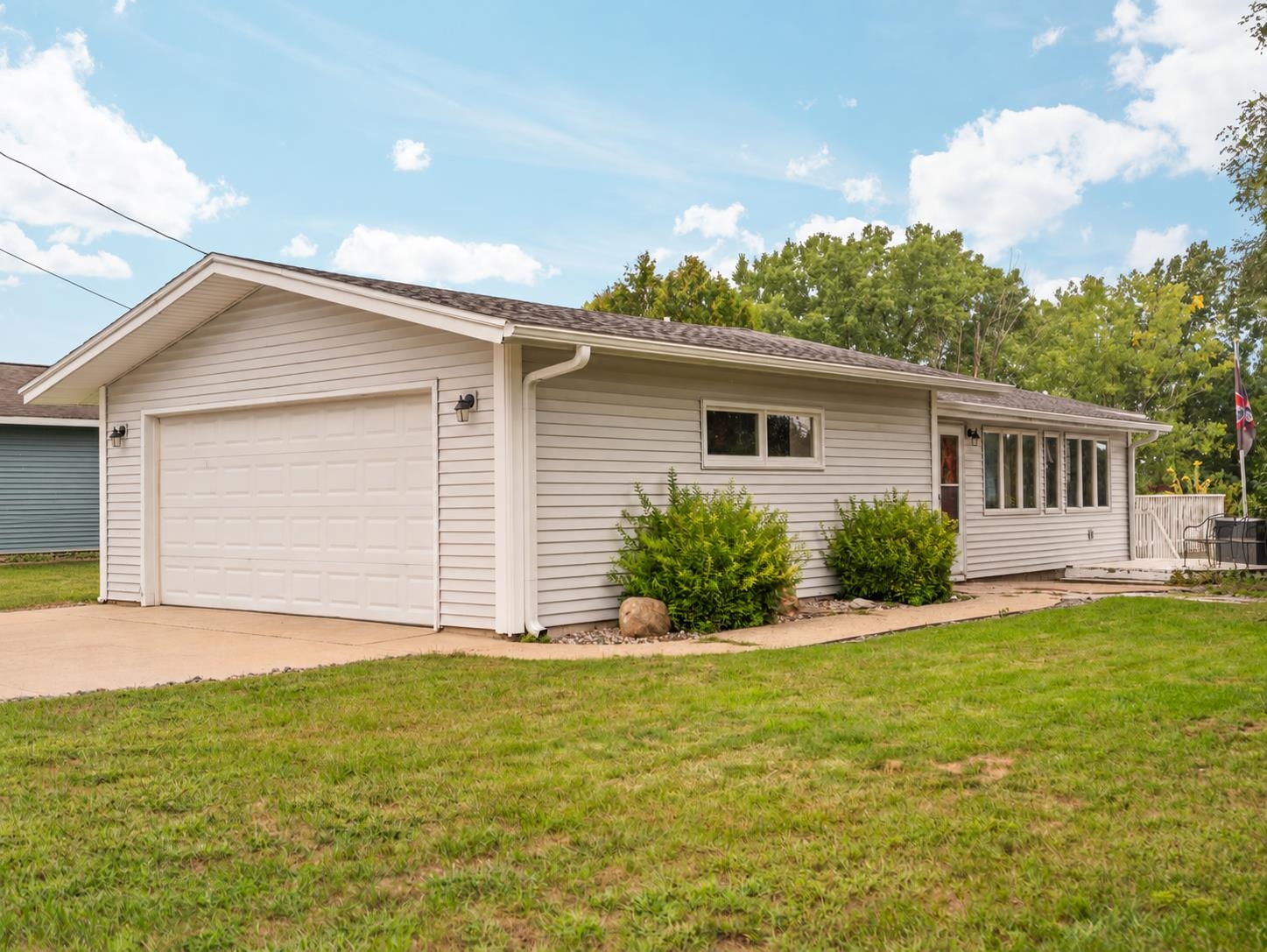 Photo 4 of Single family home for sale at 5176 Highland Dr, Traverse City, MI 49685 | MLS# 78080073370 | Listing updated on 2026-09-12