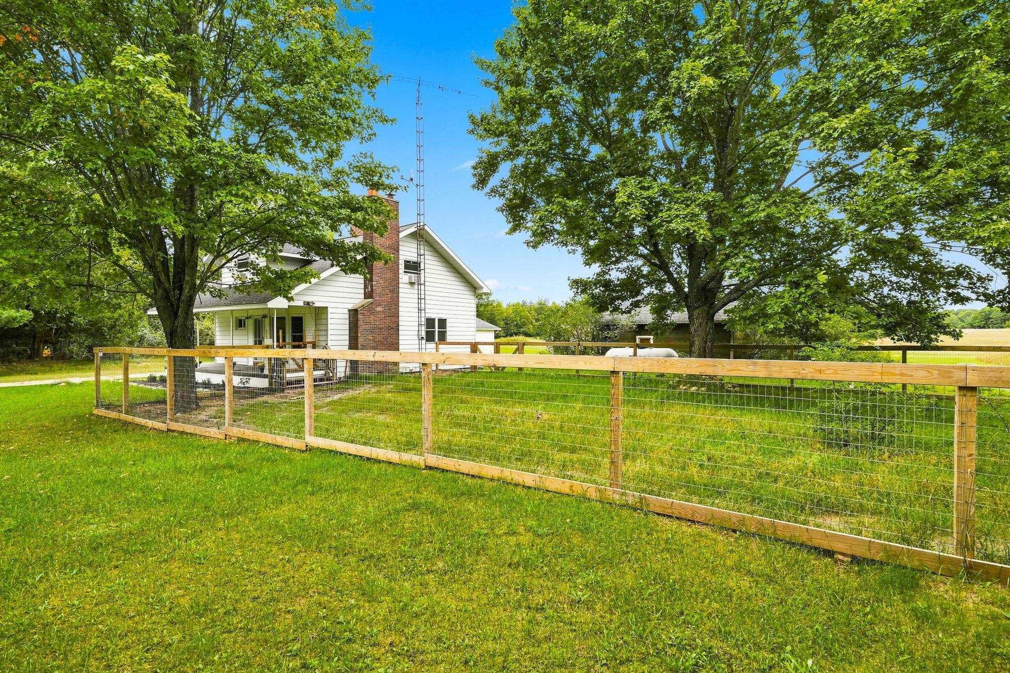 Photo 3 of Single family home for sale at 3433 E 46 Road, Cadillac, MI 49601 | MLS# 78080073375 | Listing updated on 2026-10-07