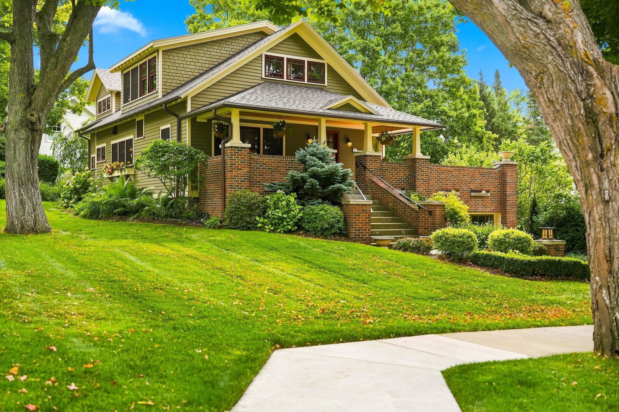 Photo 1 of Single family home for sale at 101 S Grand Ave, Leland, MI 49654 | MLS# 78080073379 | Listing updated on 2026-09-16
