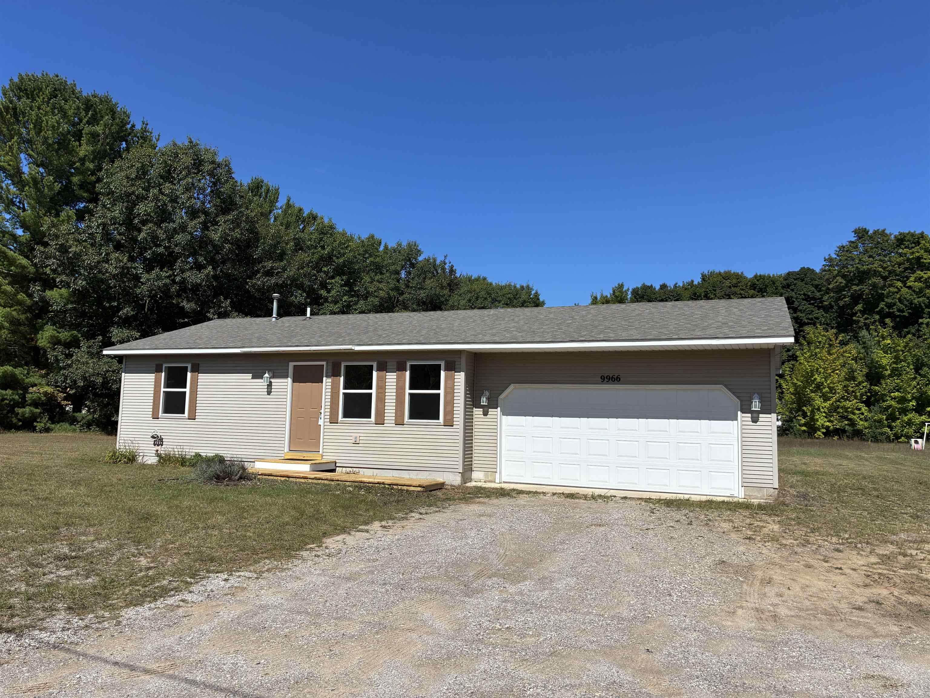 Photo 2 of Single family home for sale at 9966 Cedar Run Rd, Traverse City, MI 49684 | MLS# 78080073430 | Listing updated on 2026-09-14