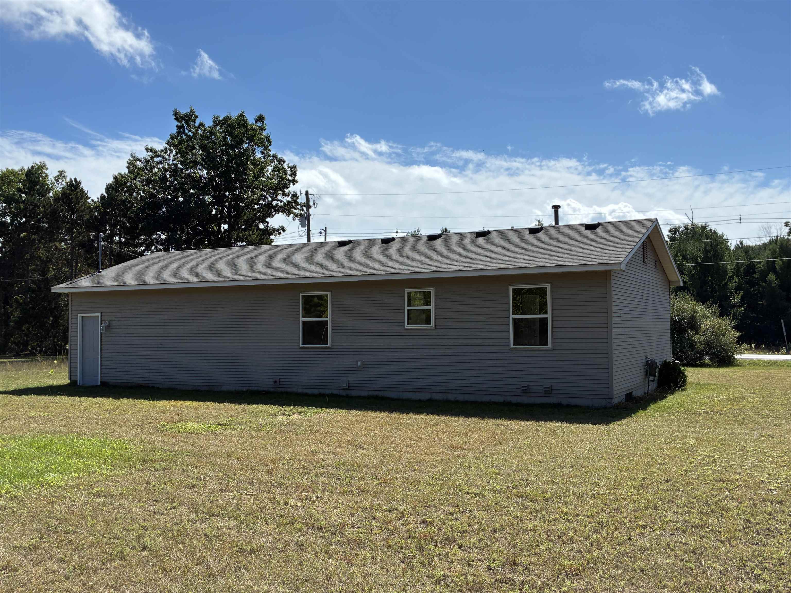 Photo 4 of Single family home for sale at 9966 Cedar Run Rd, Traverse City, MI 49684 | MLS# 78080073430 | Listing updated on 2026-09-14