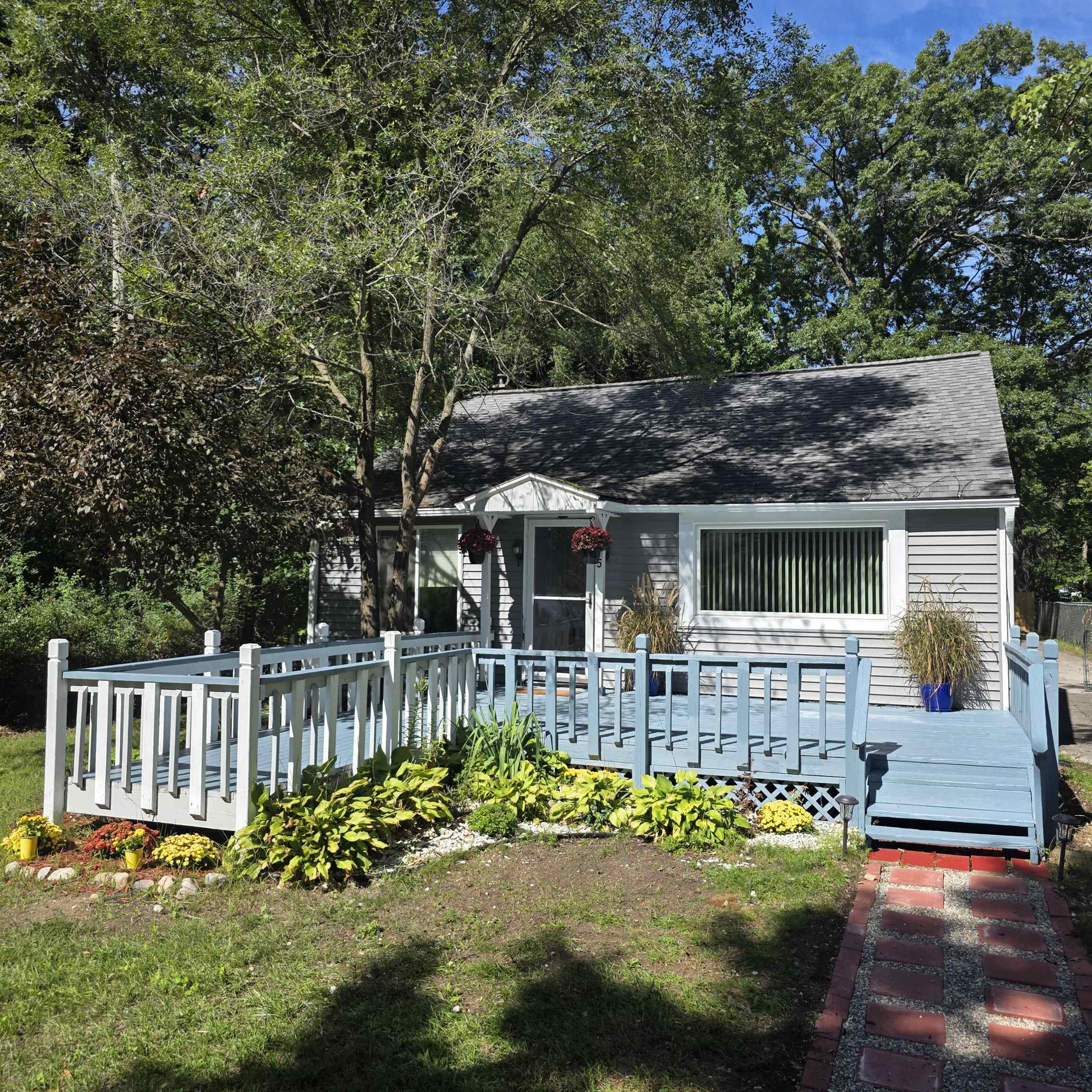 Photo 2 of Single family home for sale at 915 Baldwin, Traverse City, MI 49686 | MLS# 78080073451 | Listing updated on 2026-09-17
