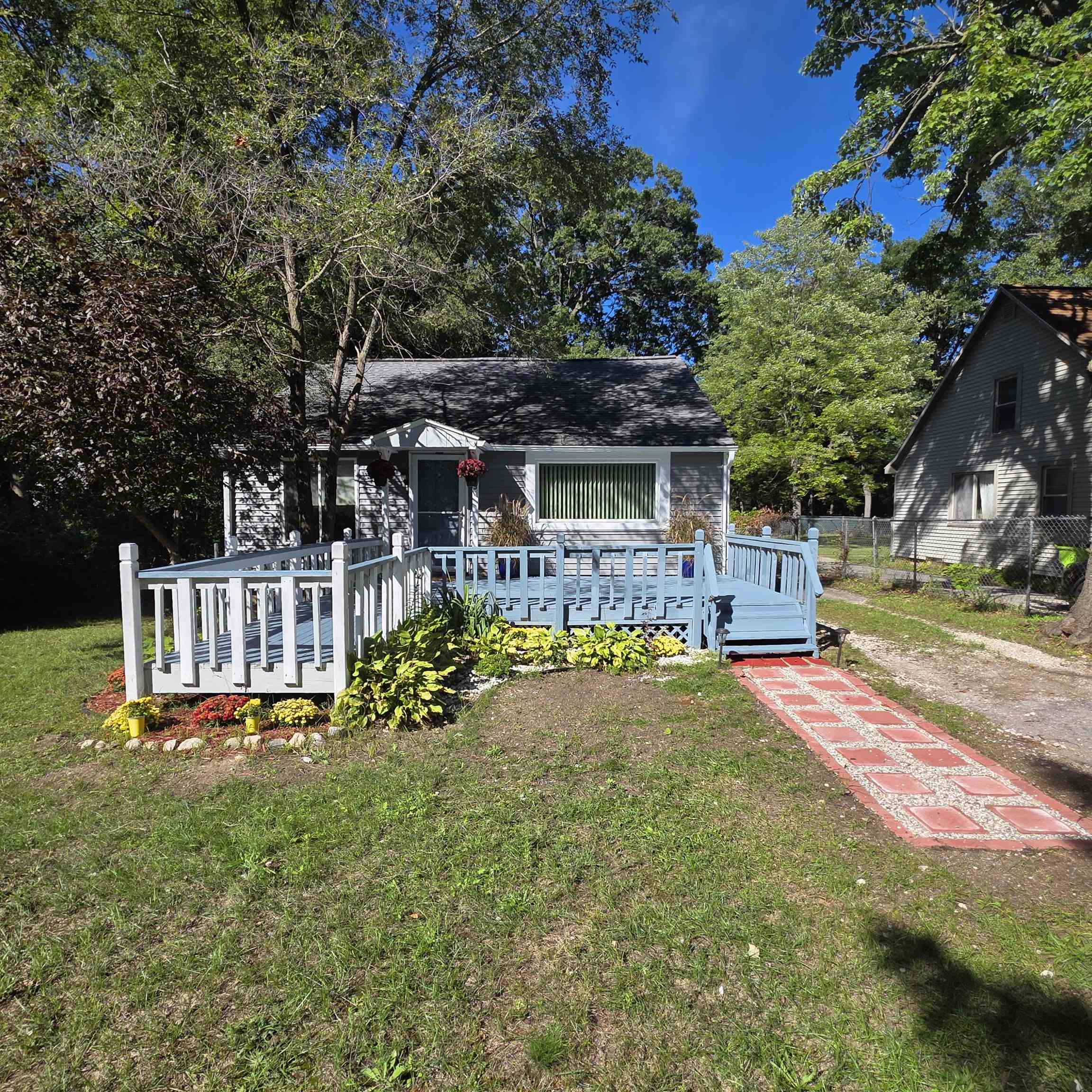 Photo 3 of Single family home for sale at 915 Baldwin, Traverse City, MI 49686 | MLS# 78080073451 | Listing updated on 2026-09-30