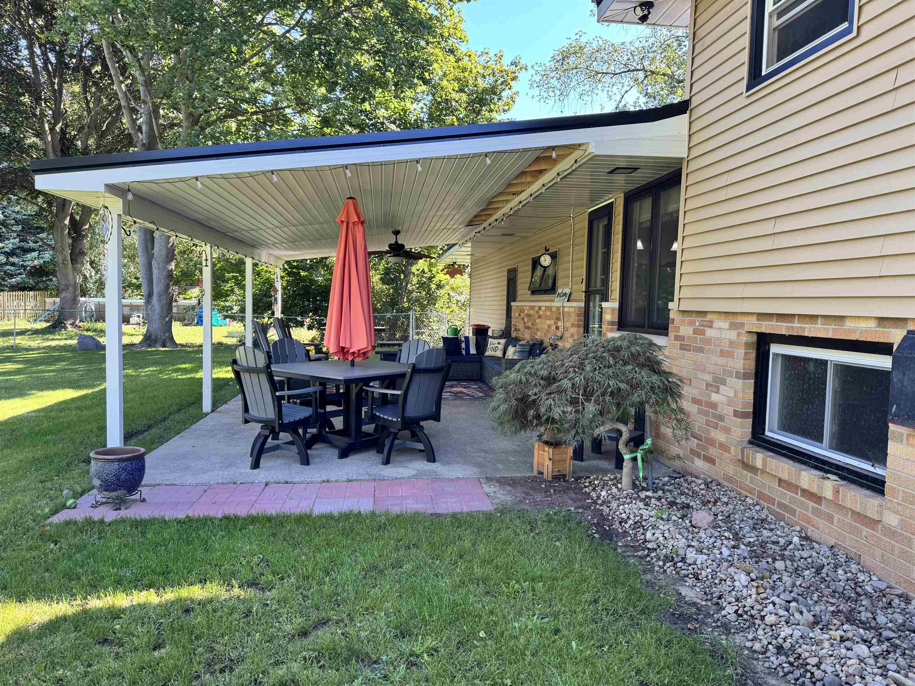 Photo 3 of Single family home for sale at 401 Orchard Ave, Clare, MI 48617 | MLS# 80073455 | Listing updated on 2026-10-04