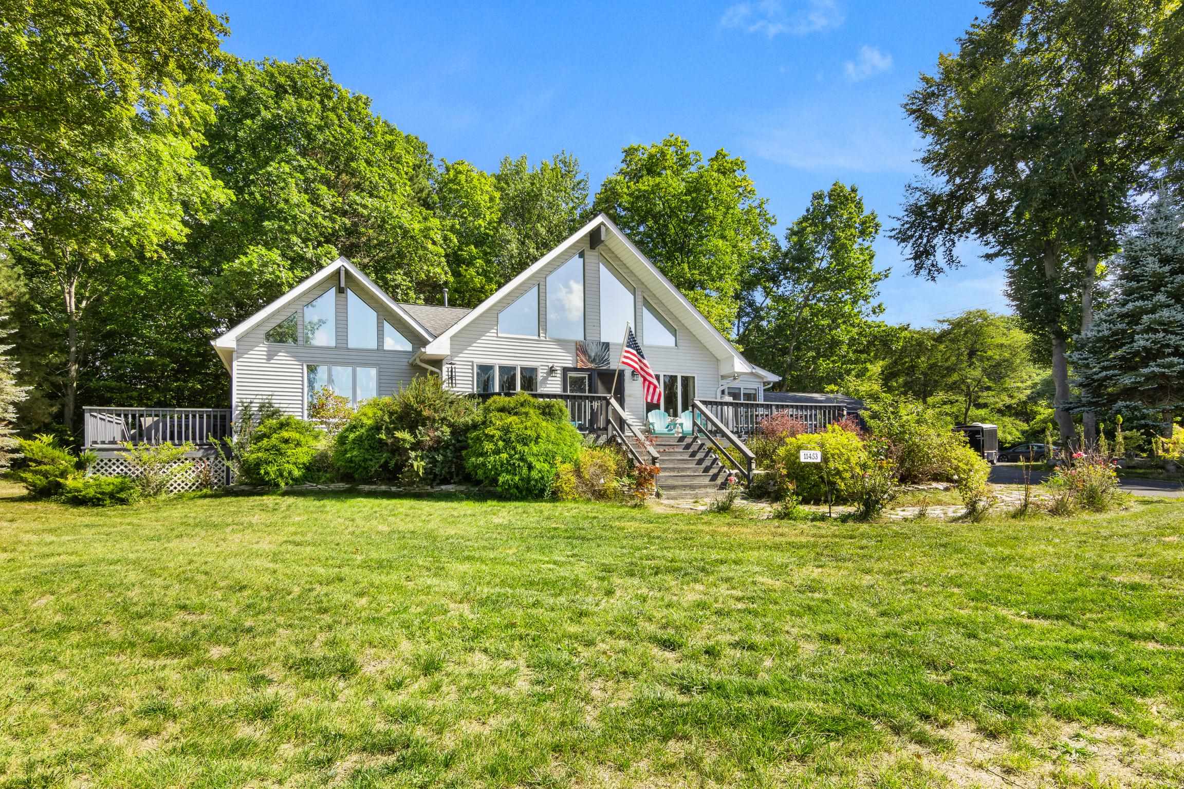 Photo 1 of Single family home for sale at 11453 S E Torch Lake Dr, Alden, MI 49612 | MLS# 78080073464 | Listing updated on 2026-09-17