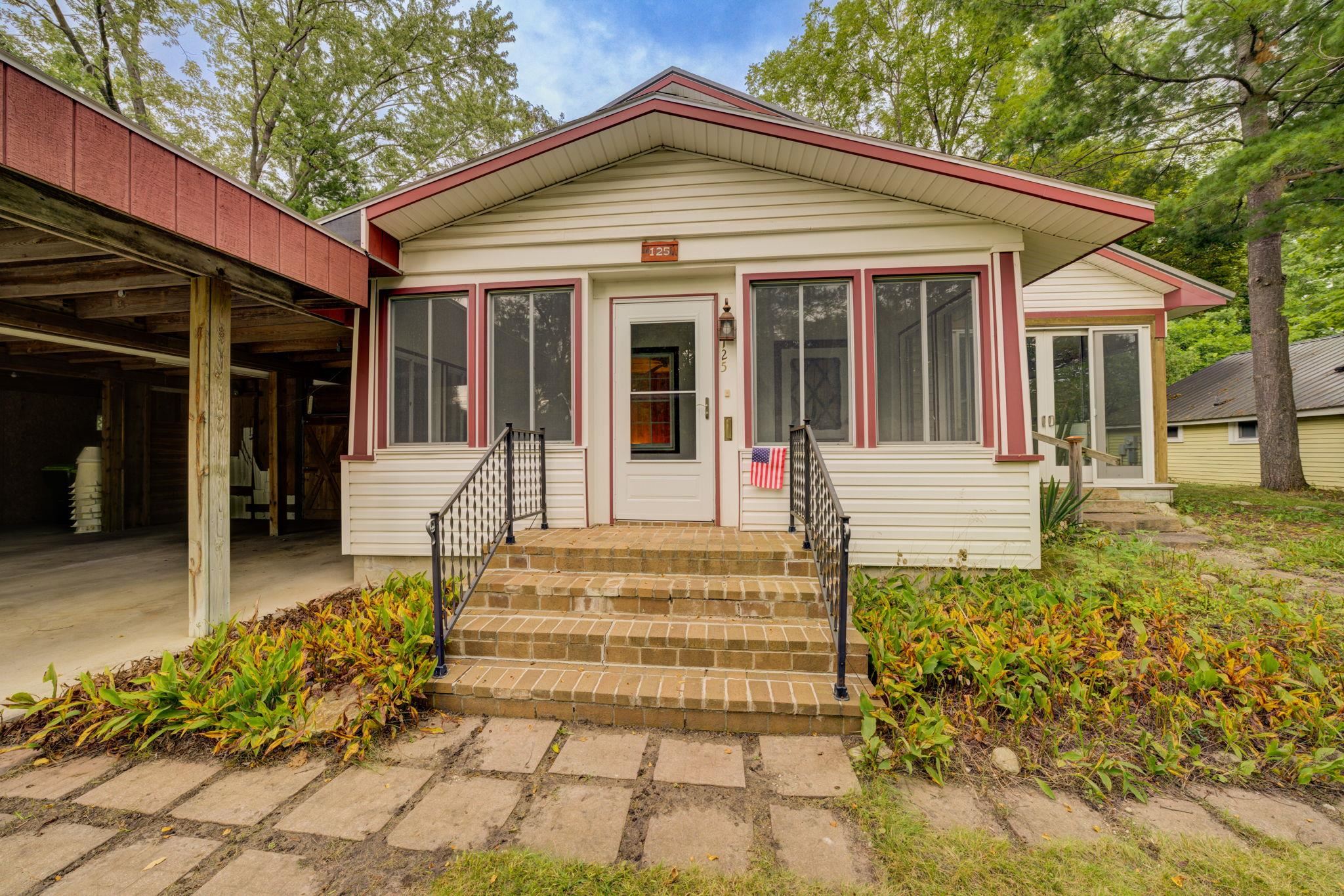 Photo 2 of Single family home for sale at 125 S Cedar St, Traverse City, MI 49684 | MLS# 78080073474 | Listing updated on 2026-09-15