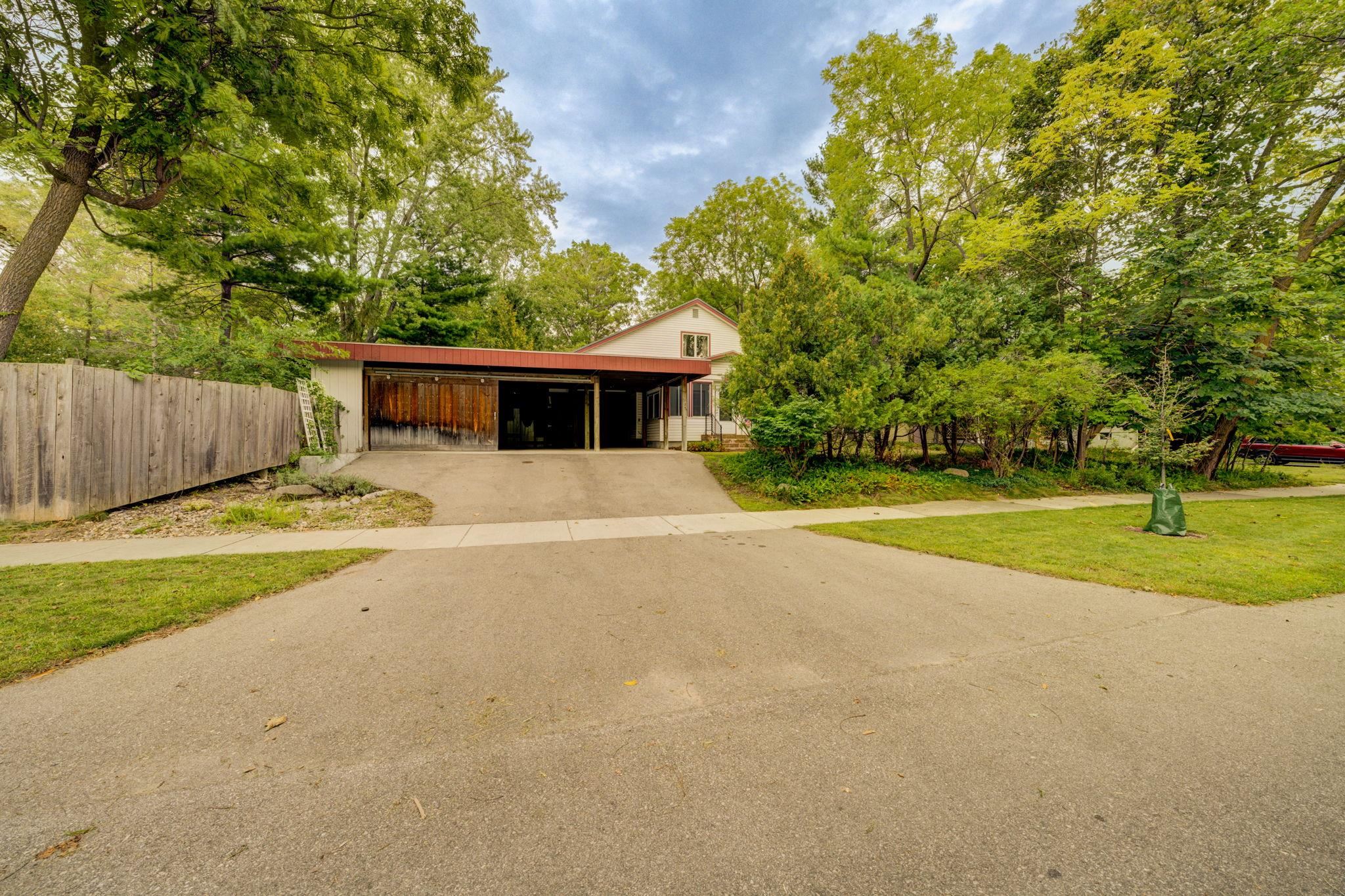 Photo 3 of Single family home for sale at 125 S Cedar St, Traverse City, MI 49684 | MLS# 78080073474 | Listing updated on 2026-09-15
