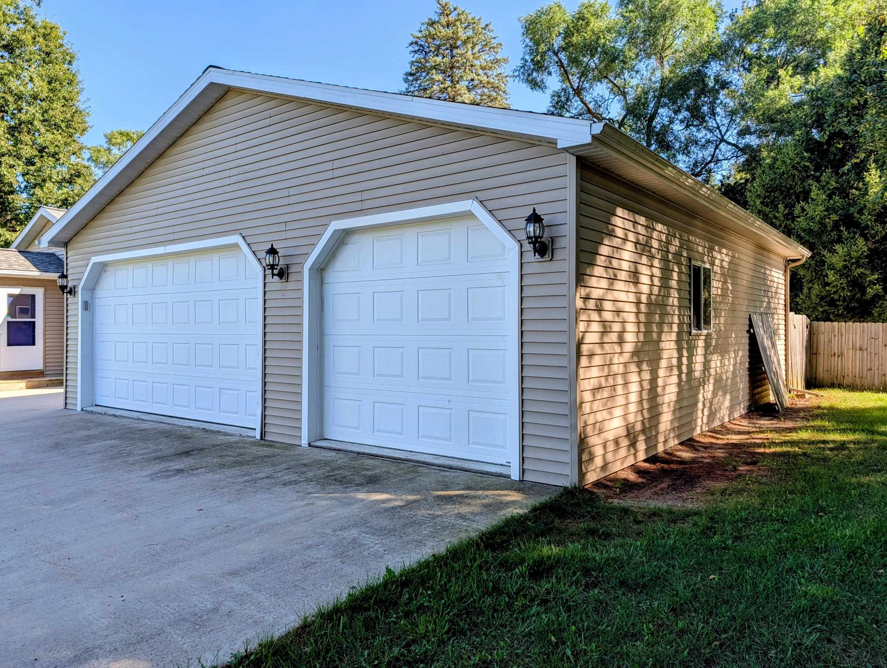 Photo 4 of Single family home for sale at 903 W Deer Rd, Gladwin, MI 48624 | MLS# 77080073498 | Listing updated on 2026-09-21