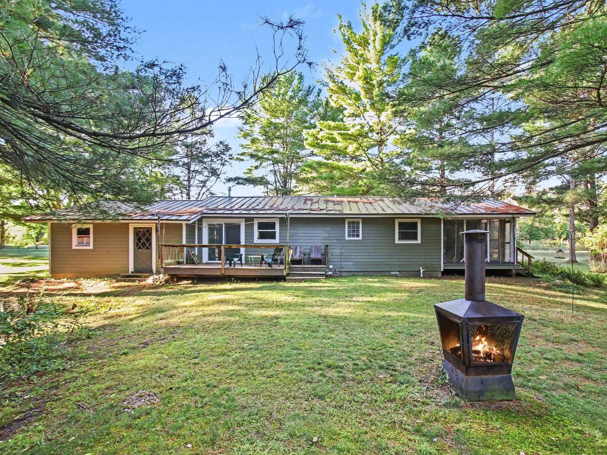Photo 2 of Single family home for sale at 4460 Stover Rd, Bellaire, MI 49615 | MLS# 78080073499 | Listing updated on 2026-09-17