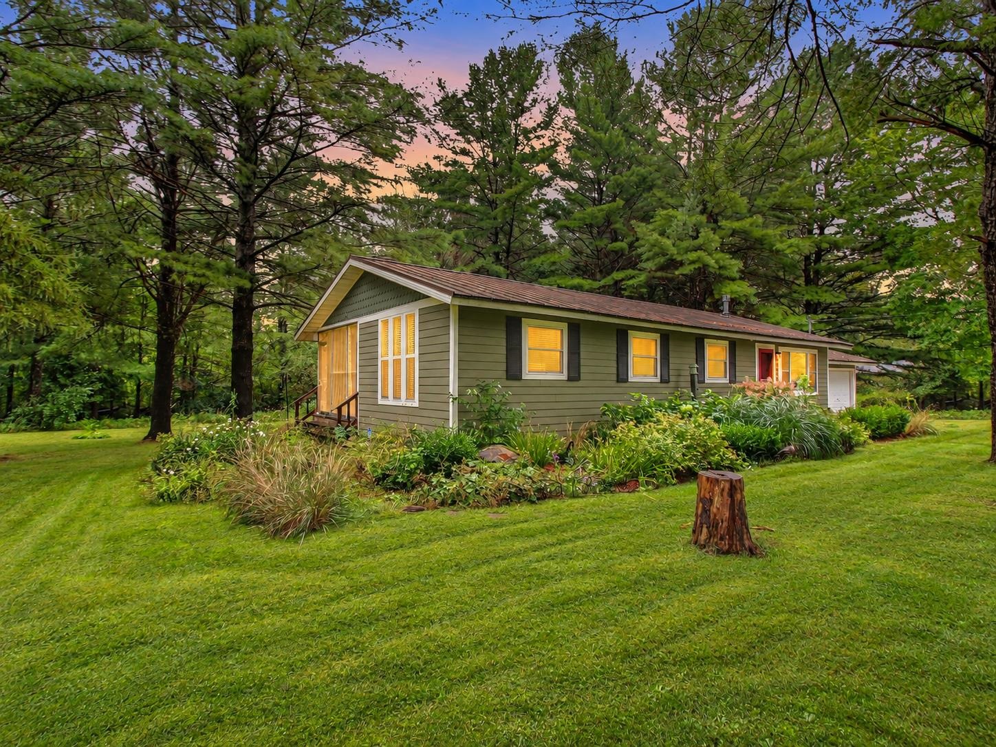 Photo 3 of Single family home for sale at 4460 Stover Rd, Bellaire, MI 49615 | MLS# 78080073499 | Listing updated on 2026-09-17