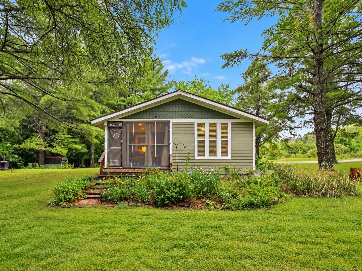 Photo 3 of Single family home for sale at 4460 Stover Rd, Bellaire, MI 49615 | MLS# 78080073499 | Listing updated on 2026-09-17