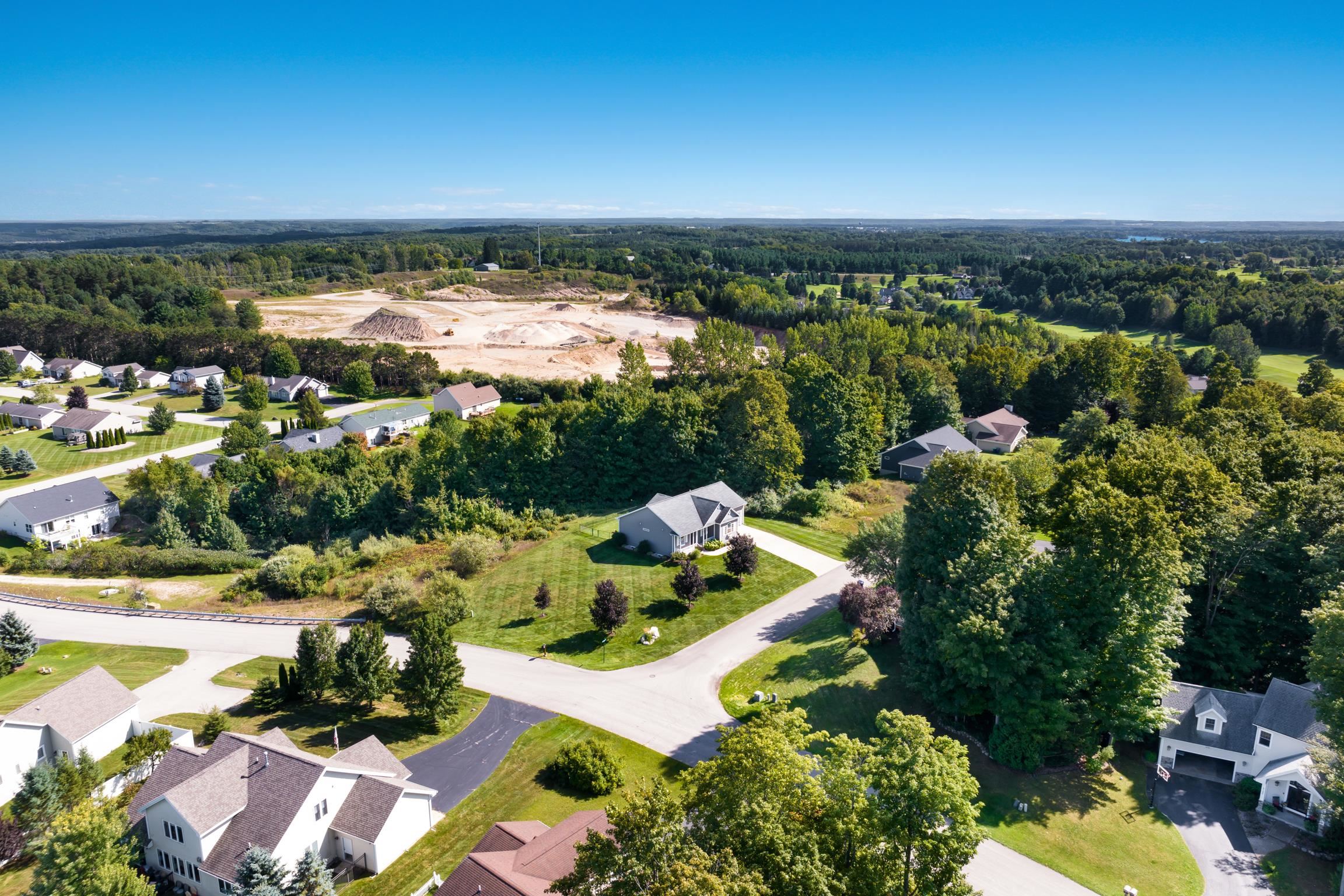 Photo 2 of Single family home for sale at 3194 Heritage Park Pl, Traverse City, MI 49685 | MLS# 78080073508 | Listing updated on 2026-09-17