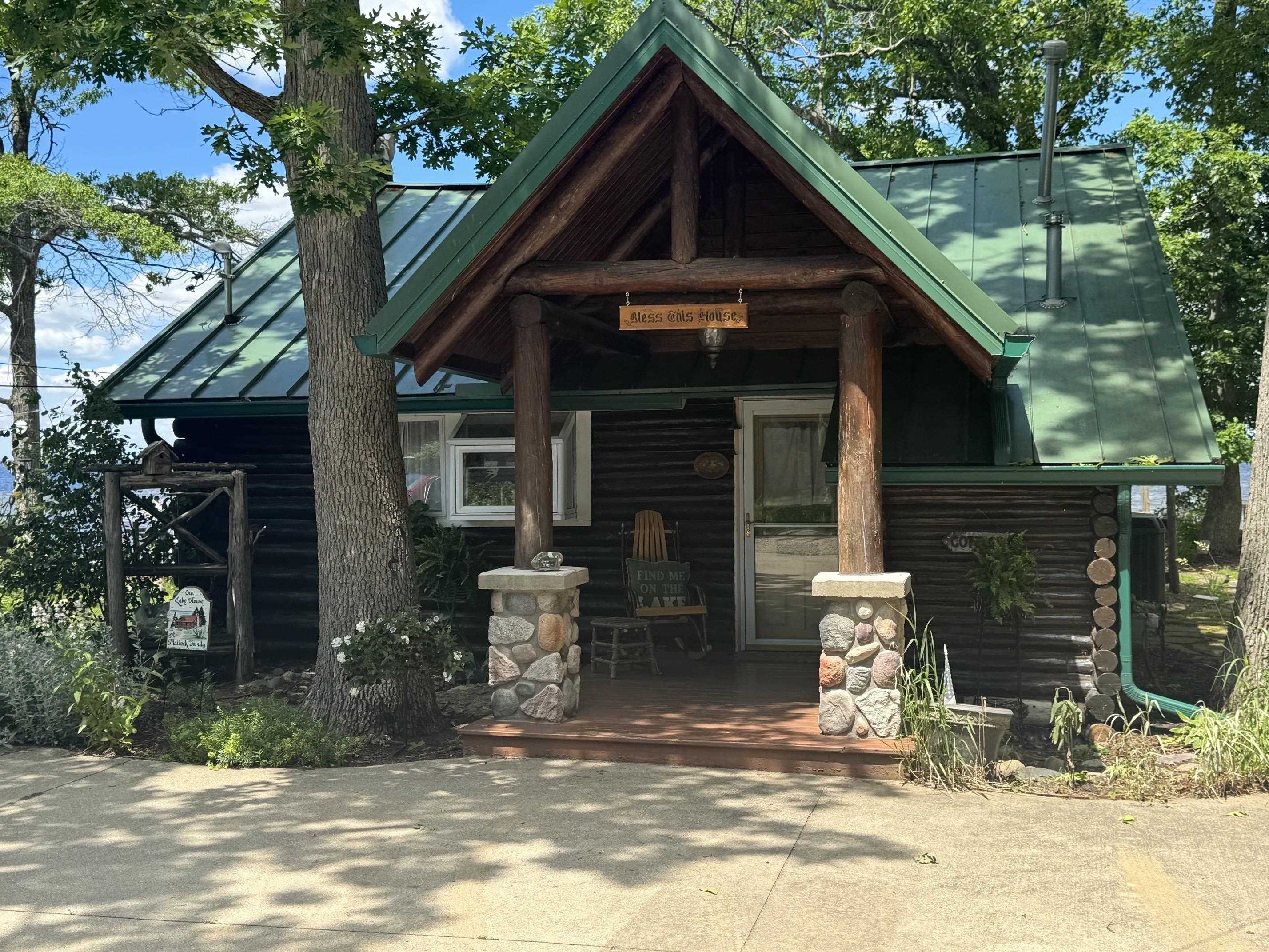 Photo 1 of Single family home for sale at 327 Sherwood Dr, Denton Township Roscommon, MI 48651 | MLS# 79080073523 | Listing updated on 2026-09-17