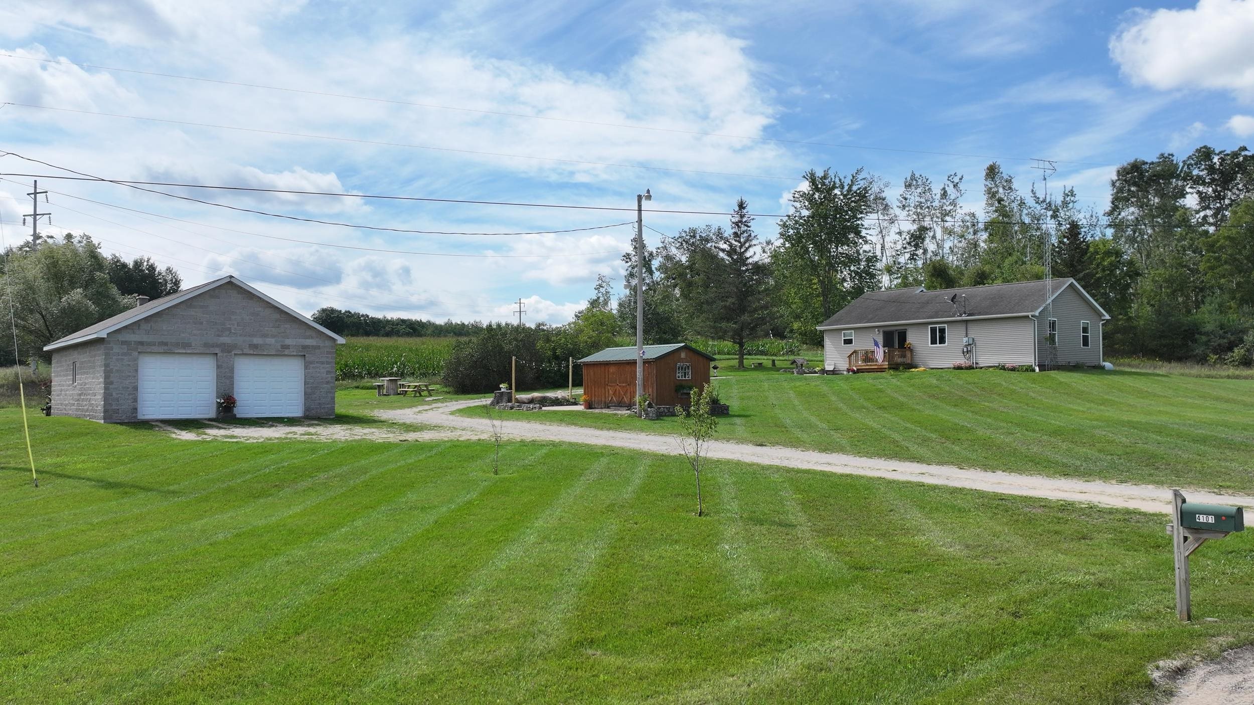 Photo 1 of Single family home for sale at 4101 W Battle Rd, Farwell, MI 48622 | MLS# 79080073528 | Listing updated on 2026-09-17