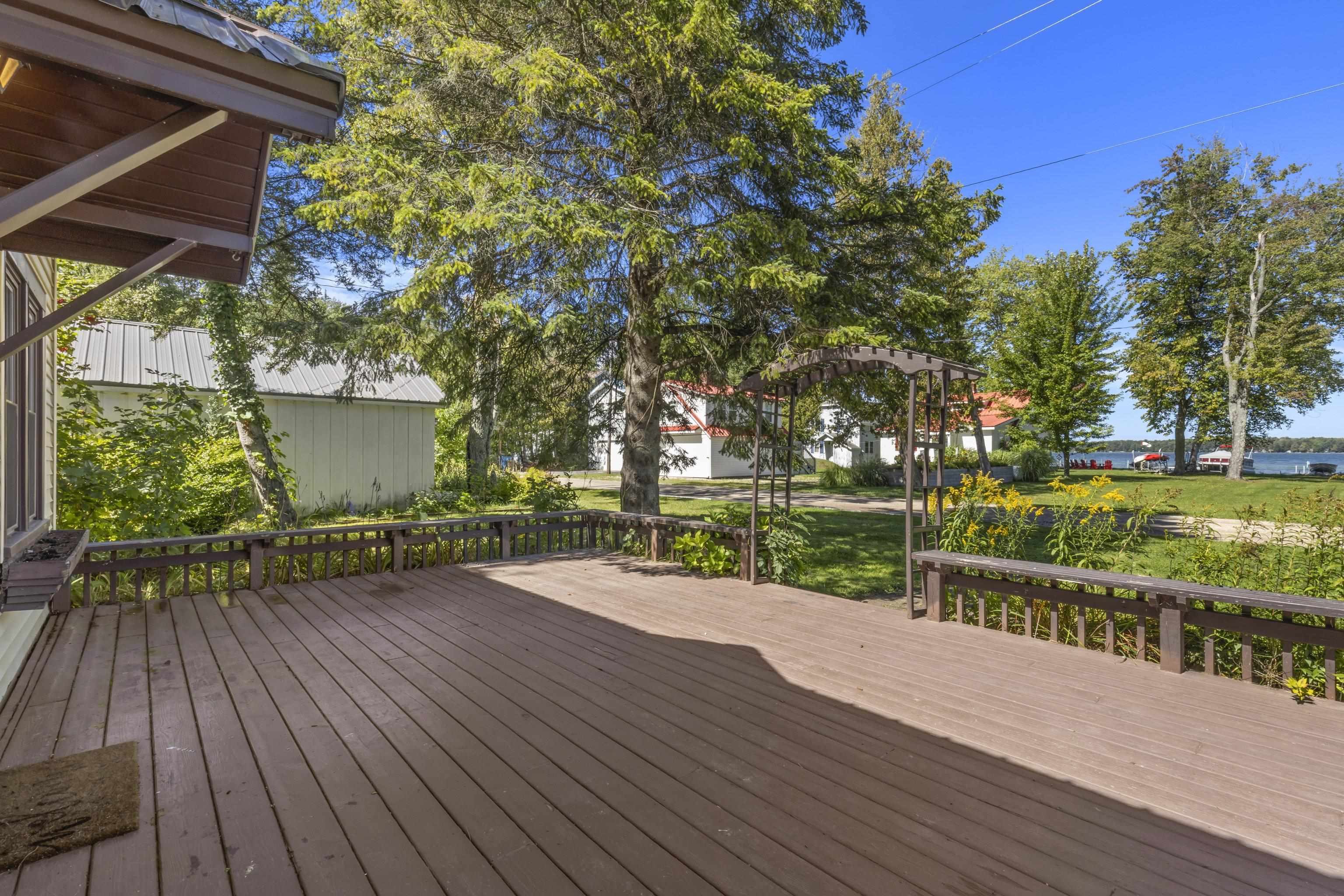 Photo 4 of Single family home for sale at 8485 Bay Point Rd, Beulah, MI 49617 | MLS# 78080073532 | Listing updated on 2026-09-18