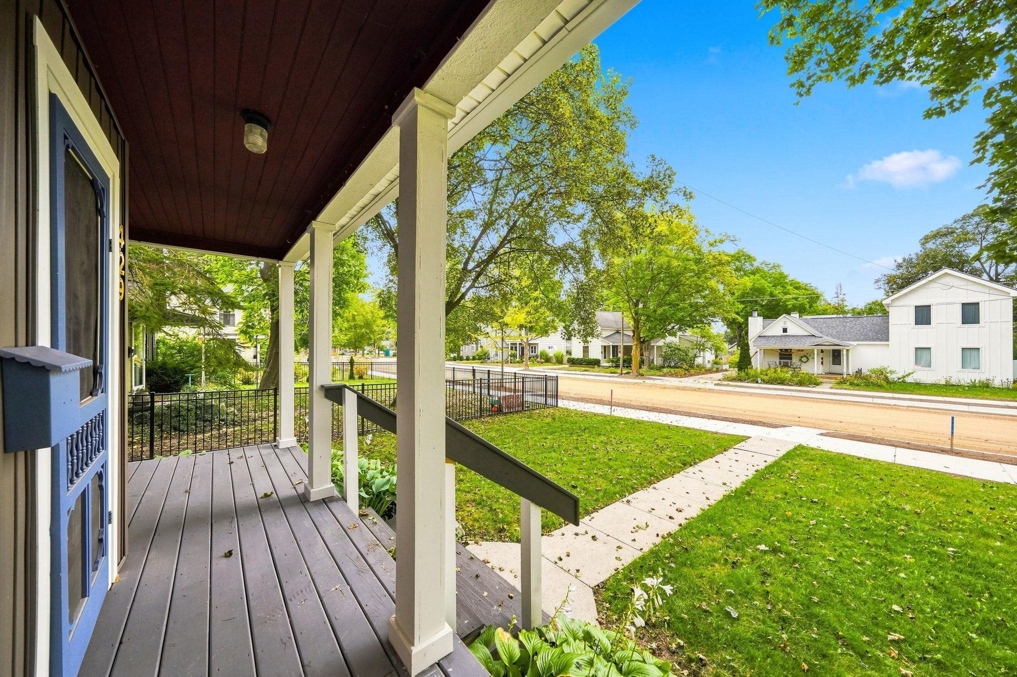 Photo 2 of Single family home for sale at 429 Monroe St, Traverse City, MI 49684 | MLS# 78080073536 | Listing updated on 2026-09-18