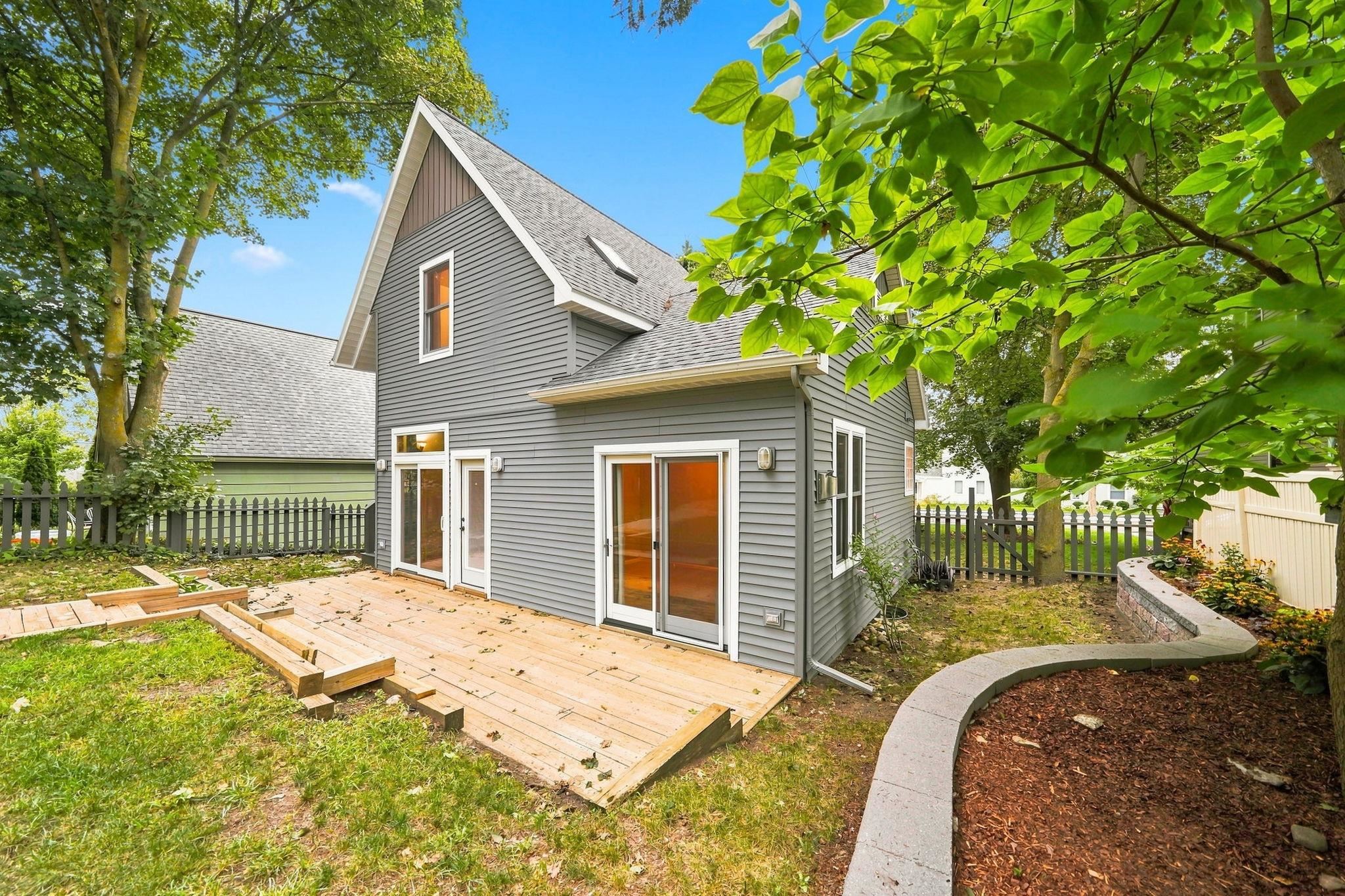 Photo 3 of Single family home for sale at 429 Monroe St, Traverse City, MI 49684 | MLS# 78080073536 | Listing updated on 2026-09-18
