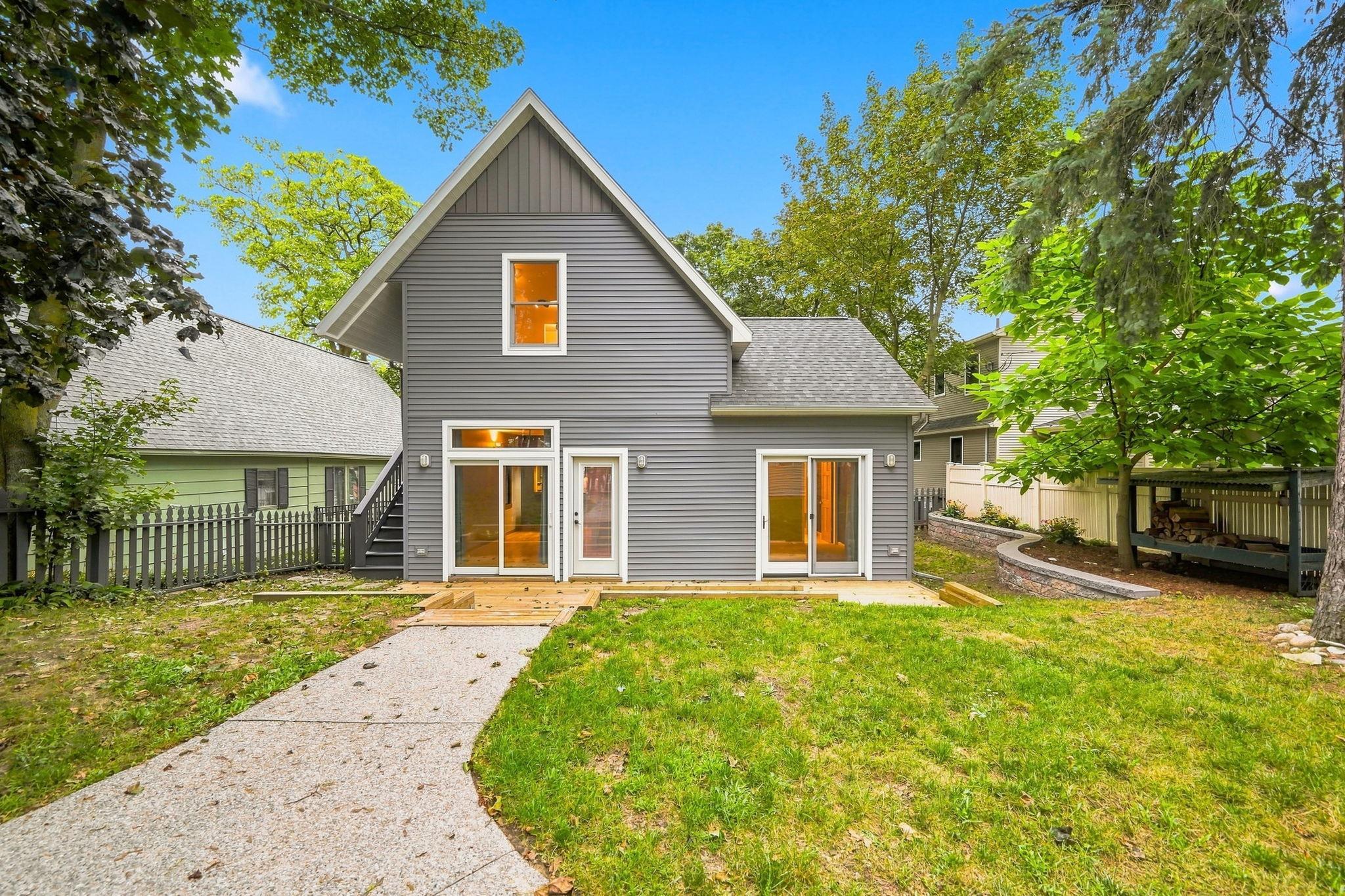 Photo 4 of Single family home for sale at 429 Monroe St, Traverse City, MI 49684 | MLS# 78080073536 | Listing updated on 2026-09-18