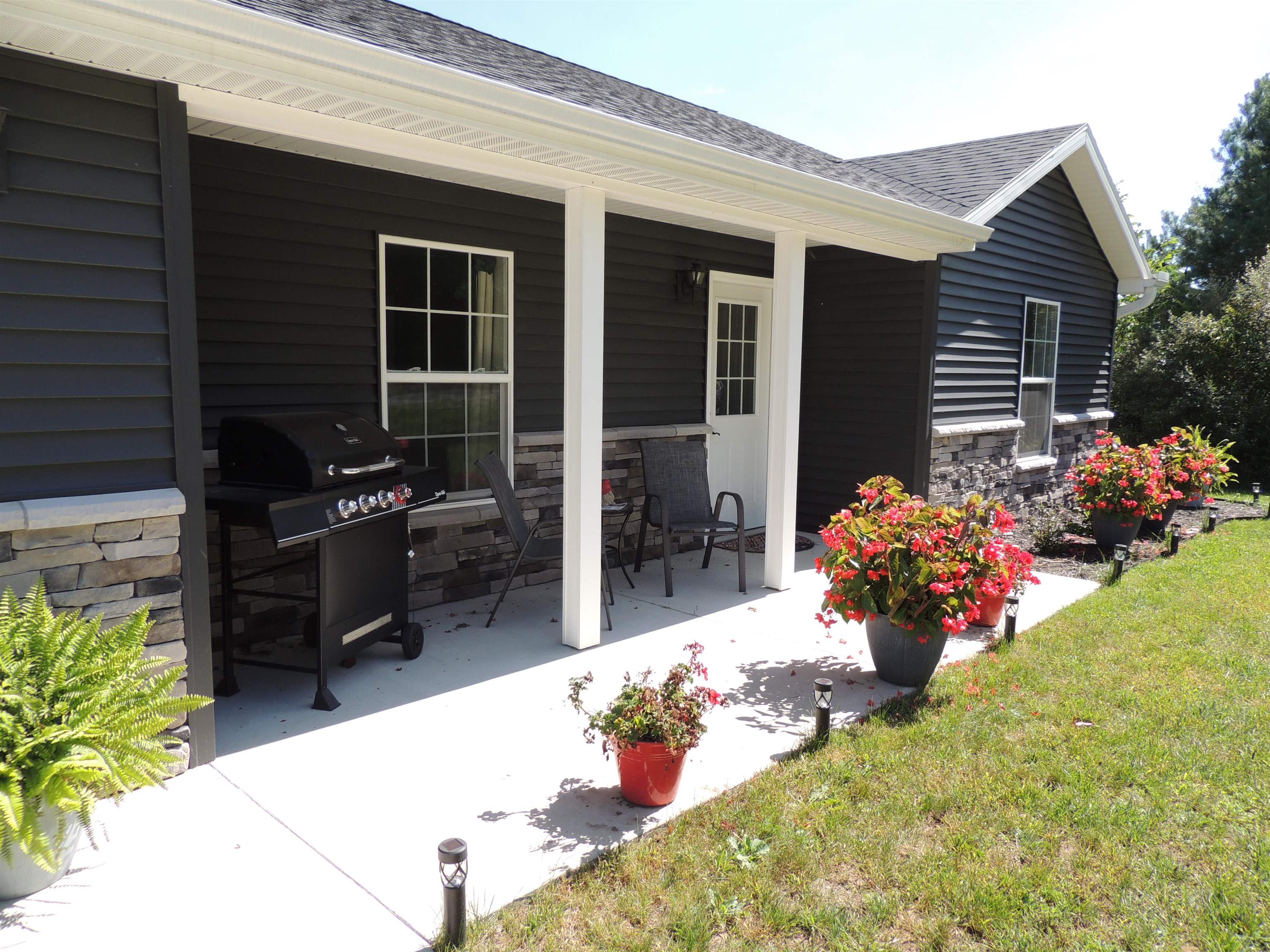 Photo 2 of Single family home for sale at 1009 Par Dr, Weidman, MI 48893 | MLS# 79080073543 | Listing updated on 2026-09-18