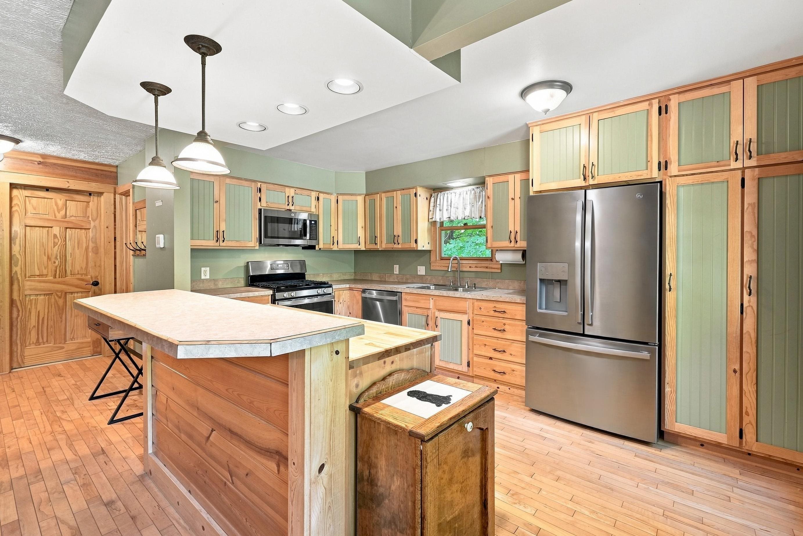 Photo 4 of Single family home for sale at 10204 Deal Rd, Williamsburg, MI 49690 | MLS# 78080073555 | Listing updated on 2026-09-18