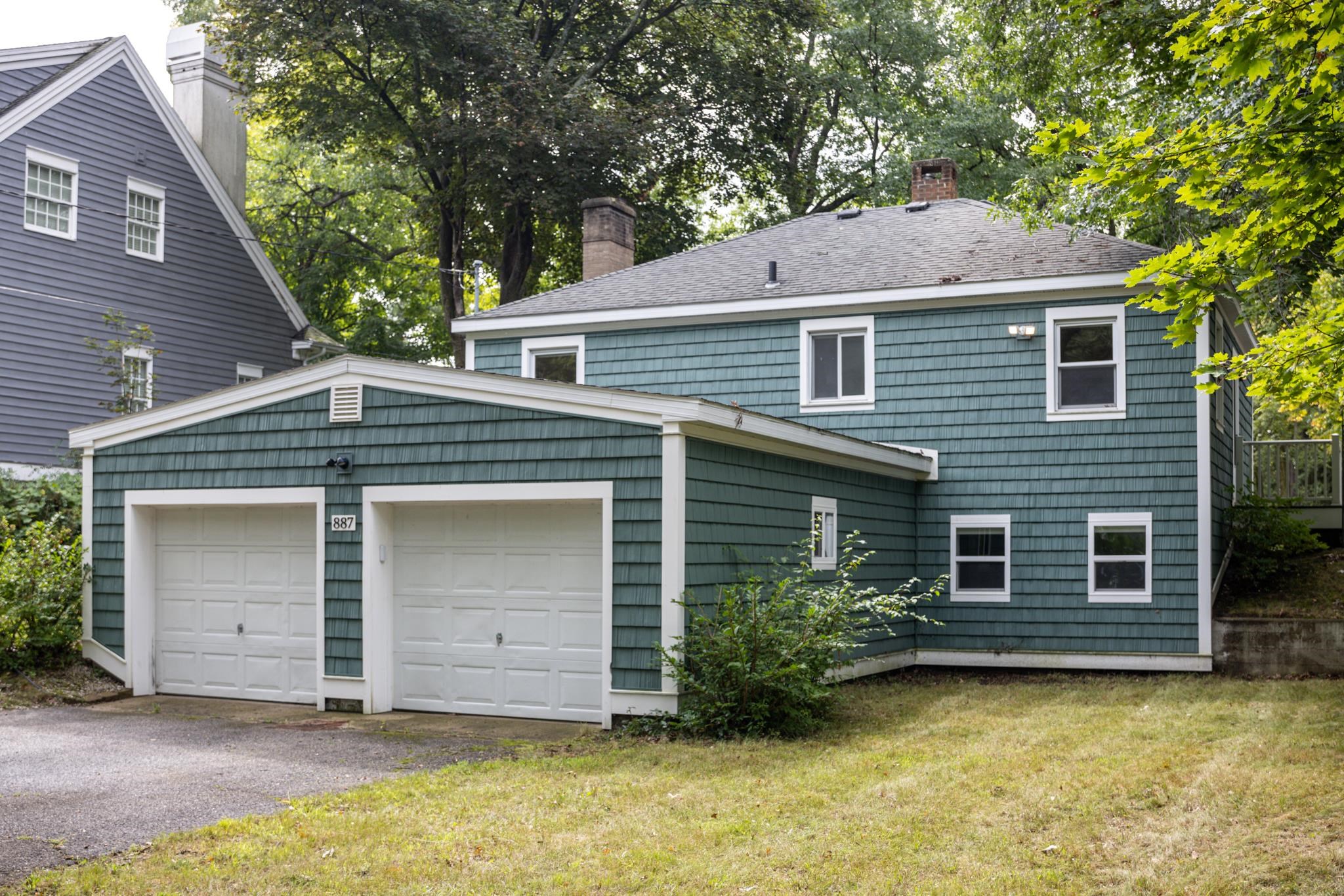 Photo 3 of Single family home for sale at 887 Washington St, Traverse City, MI 49686 | MLS# 78080073580 | Listing updated on 2026-09-19