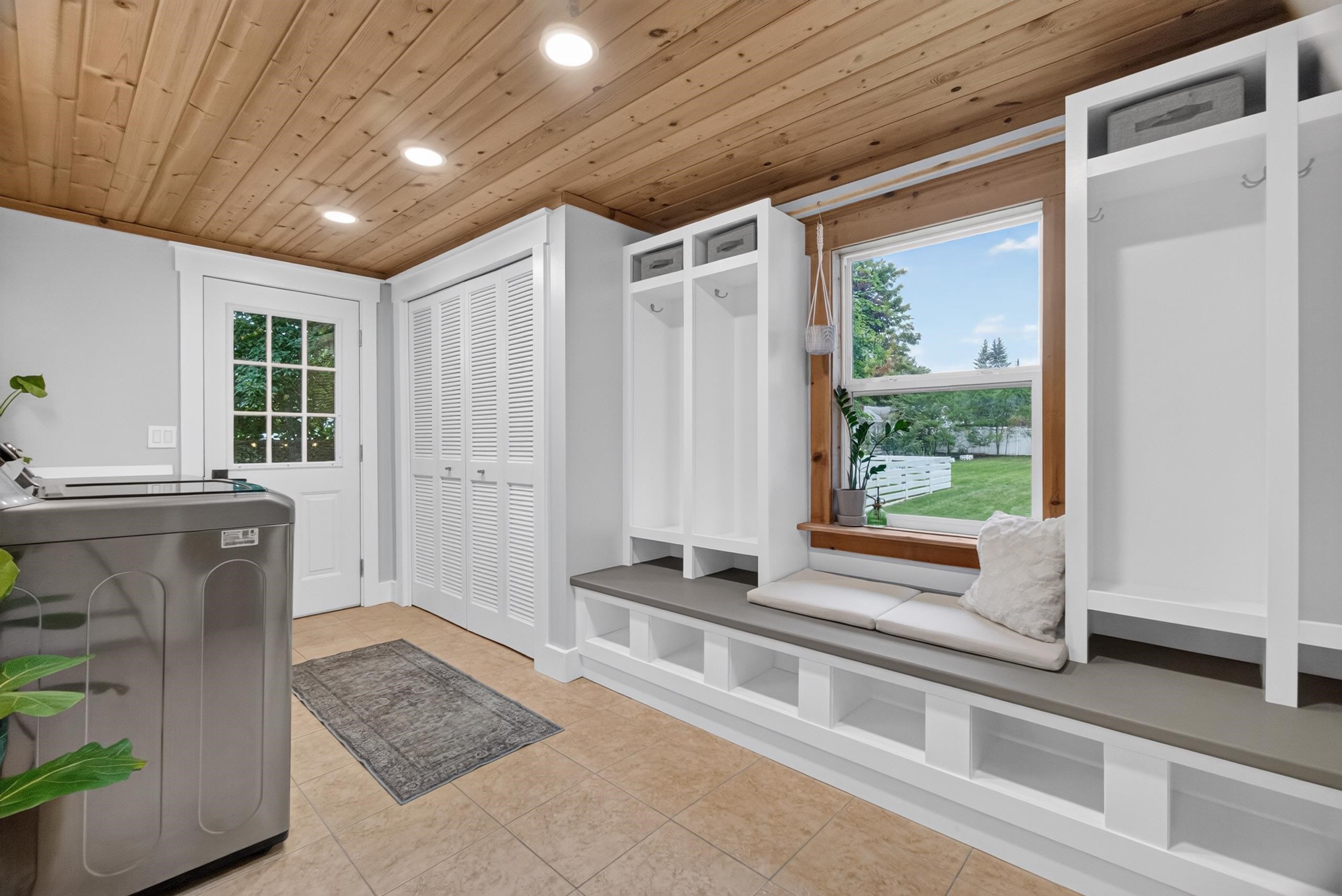 Photo 4 of Single family home for sale at 10350 E Cherry Bnd Rd, Traverse City, MI 49684 | MLS# 78080073585 | Listing updated on 2026-09-17