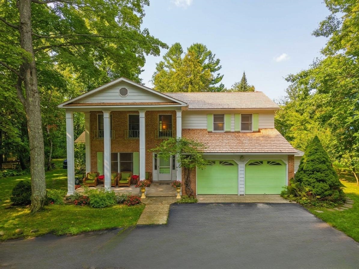 Photo 1 of Single family home for sale at 5658 Se Torch Lake Dr, Bellaire, MI 49615 | MLS# 78080073600 | Listing updated on 2026-09-16