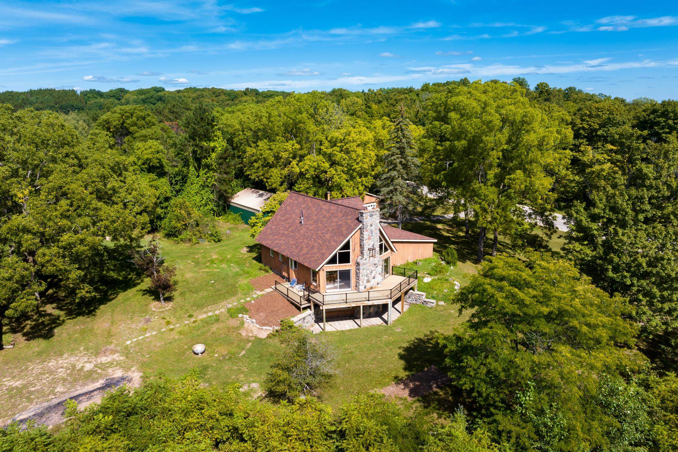 Photo 2 of Single family home for sale at 6856 Del Mason Rd, Bellaire, MI 49615 | MLS# 78080073609 | Listing updated on 2026-09-17