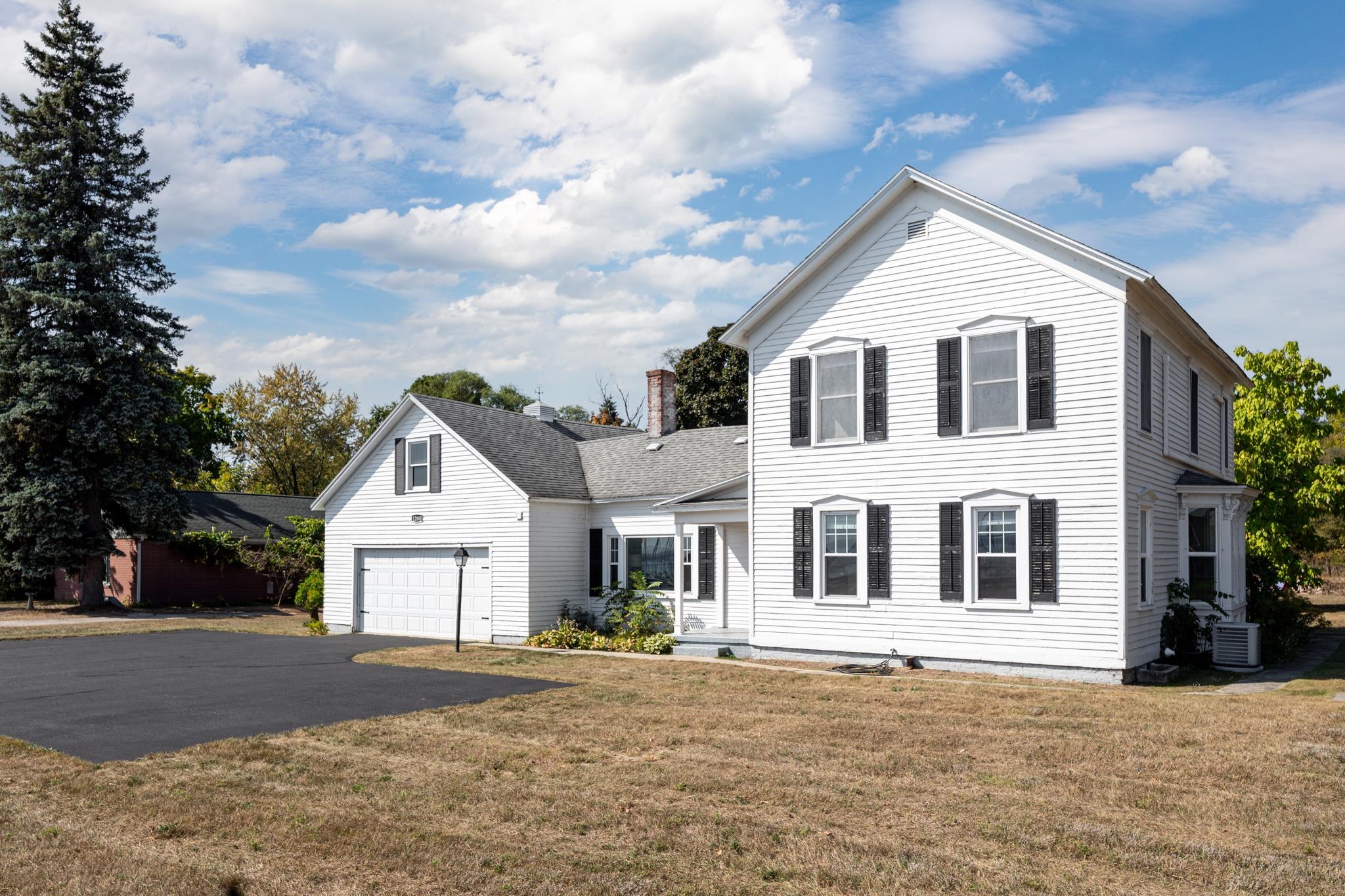 Photo 3 of Single family home for sale at 12840 S W Bay Shore Dr, Traverse City, MI 49684 | MLS# 78080073627 | Listing updated on 2026-09-20