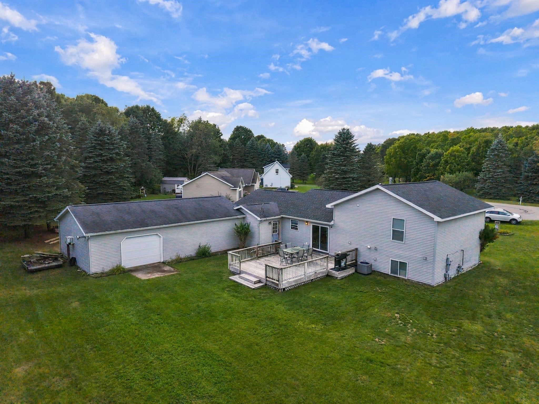 Photo 3 of Single family home for sale at 2005 Holland Cir, Traverse City, MI 49685 | MLS# 78080073628 | Listing updated on 2026-10-03