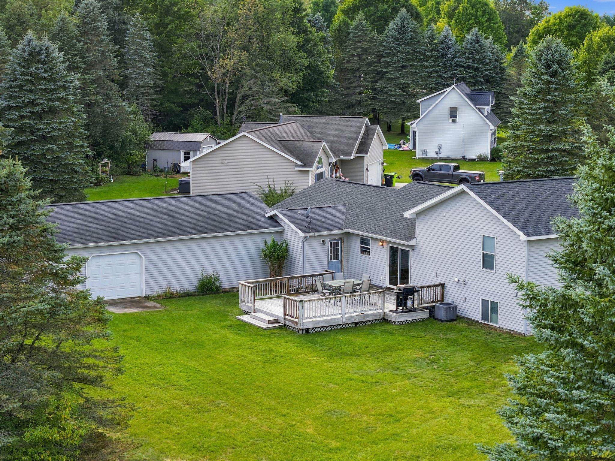 Photo 4 of Single family home for sale at 2005 Holland Cir, Traverse City, MI 49685 | MLS# 78080073628 | Listing updated on 2026-10-03