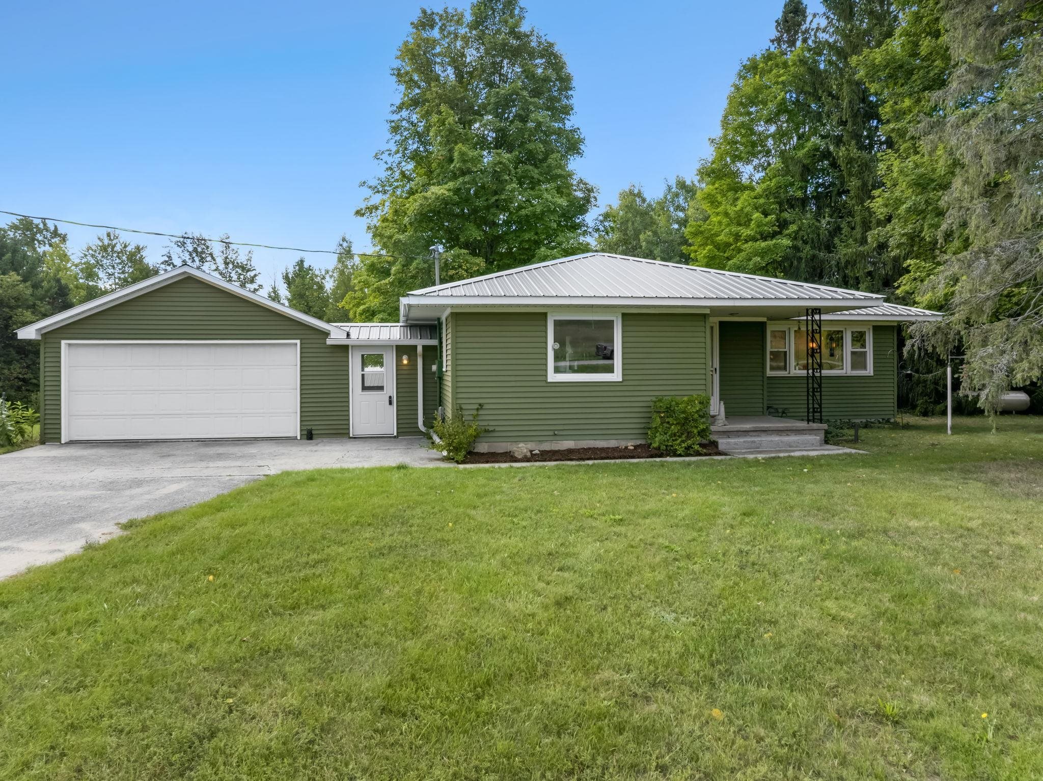 Photo 1 of Single family home for sale at 14331 Honor Hwy, Beulah, MI 49617 | MLS# 78080073629 | Listing updated on 2026-09-17