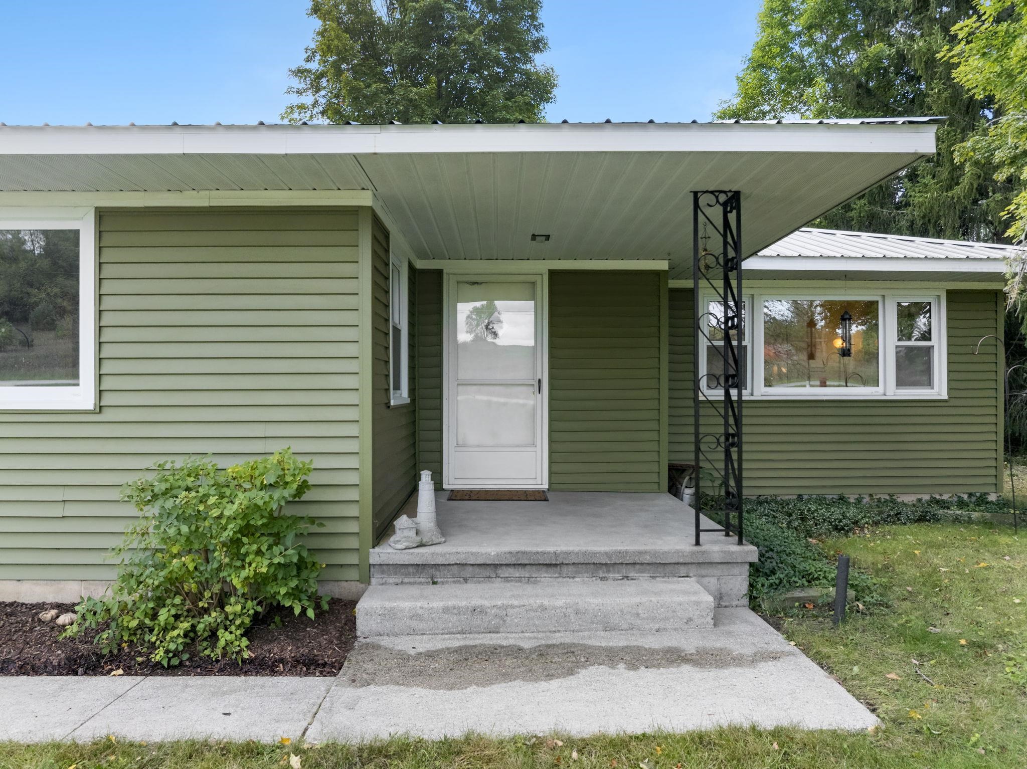 Photo 3 of Single family home for sale at 14331 Honor Hwy, Beulah, MI 49617 | MLS# 78080073629 | Listing updated on 2026-09-17