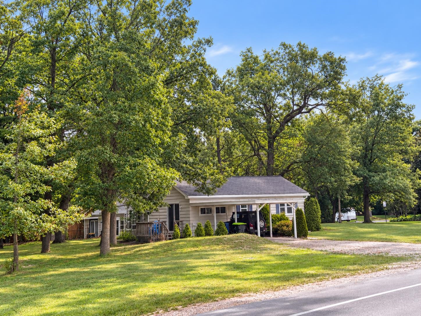 Photo 3 of Single family home for sale at 885 Parsons Rd, Traverse City, MI 49686 | MLS# 78080073631 | Listing updated on 2026-09-23